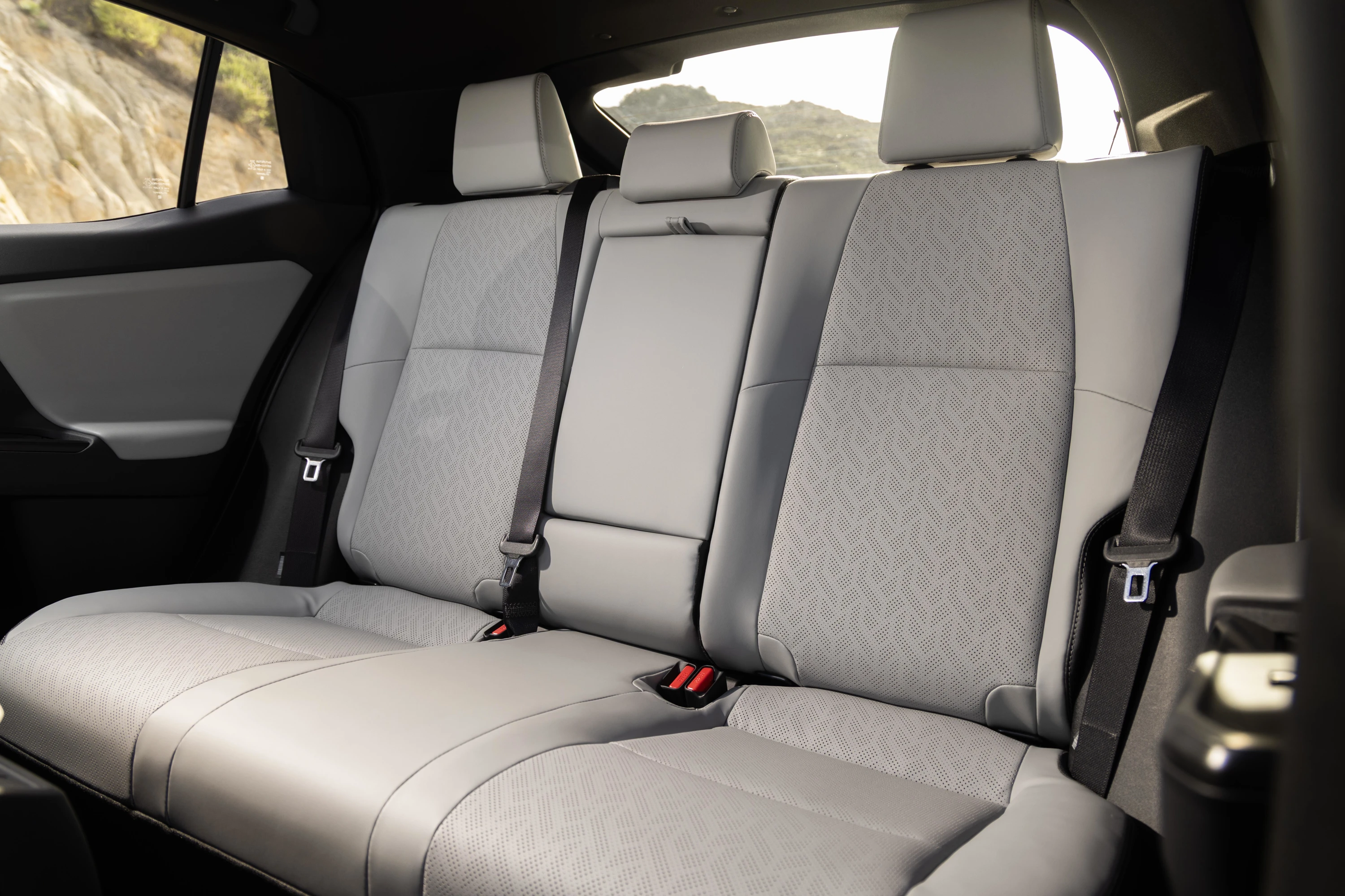 Subaru Uncharted FWD 57.7 kWh secondrowseats view