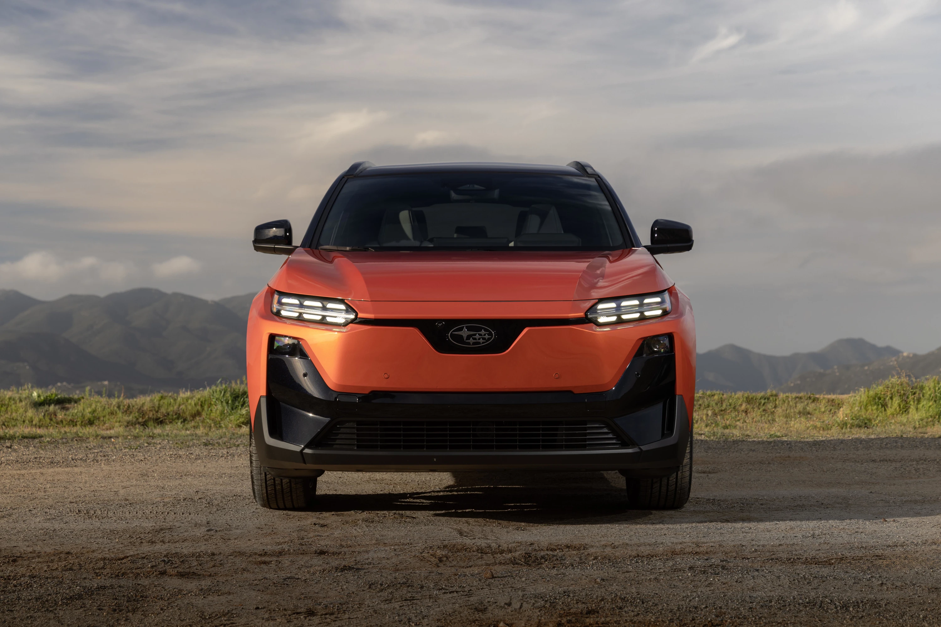 Subaru Uncharted FWD 77 kWh exterior view