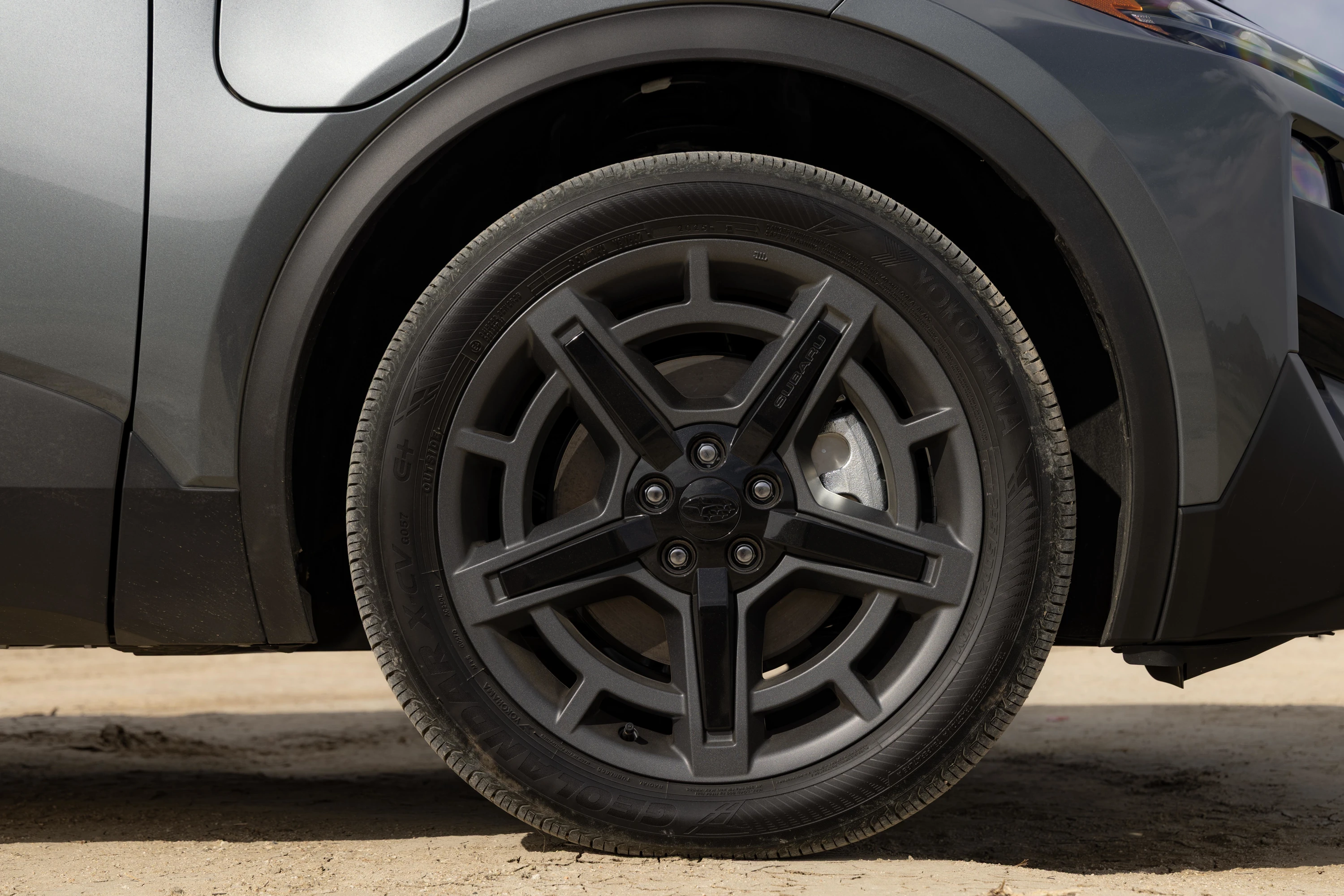 Subaru Uncharted FWD 77 kWh wheels view