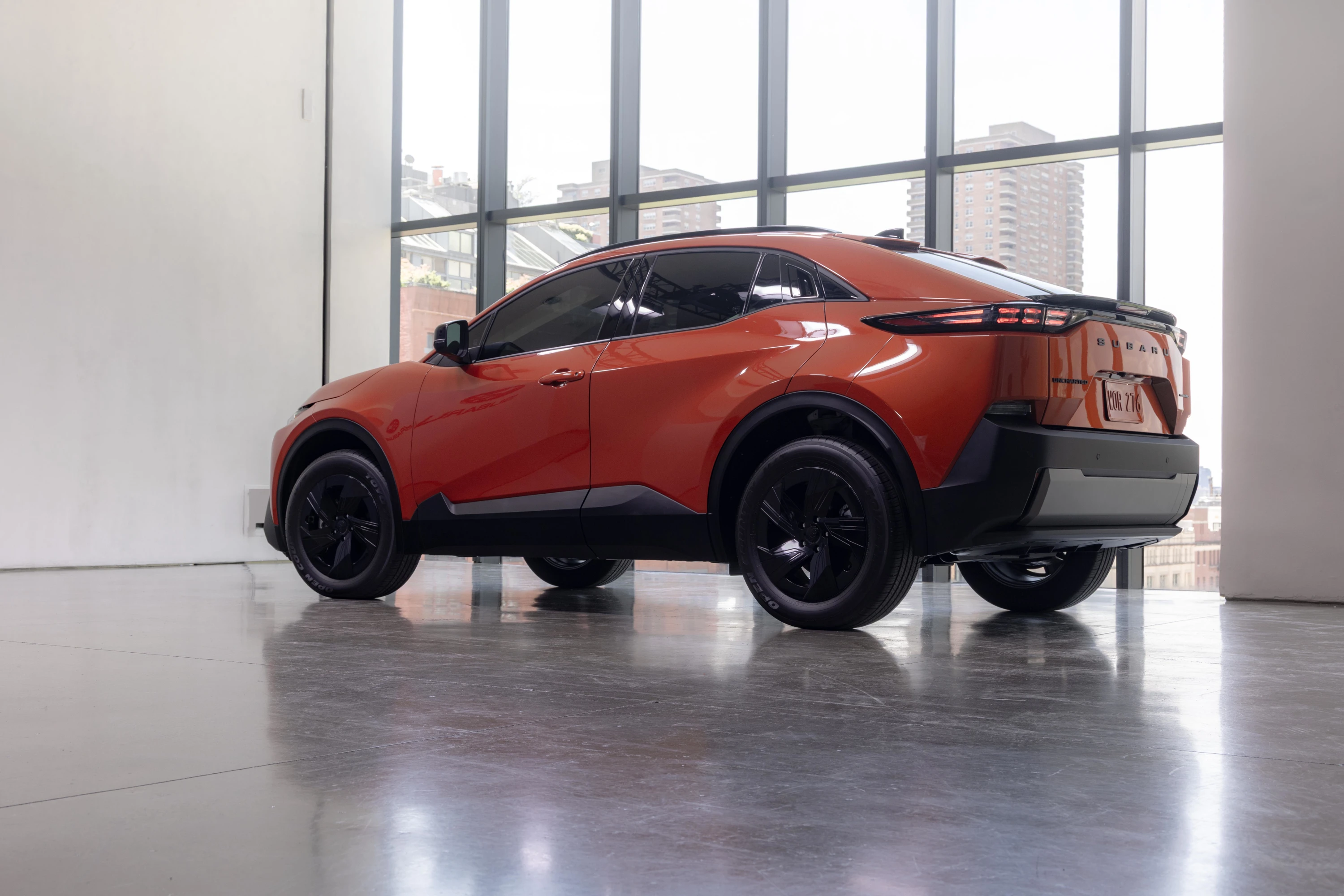 Subaru Uncharted FWD 77 kWh exterior view