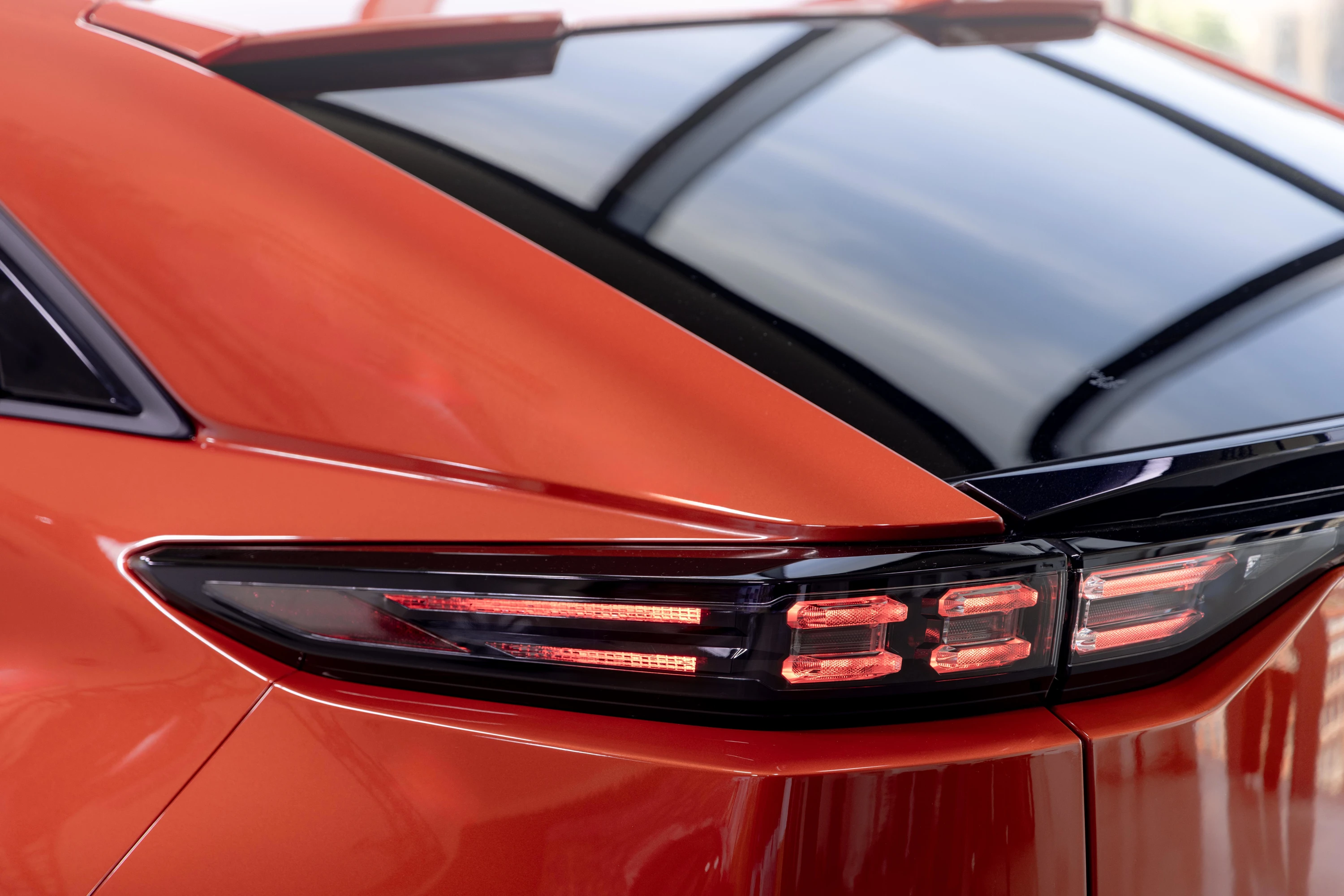 Subaru Uncharted FWD 77 kWh taillights view
