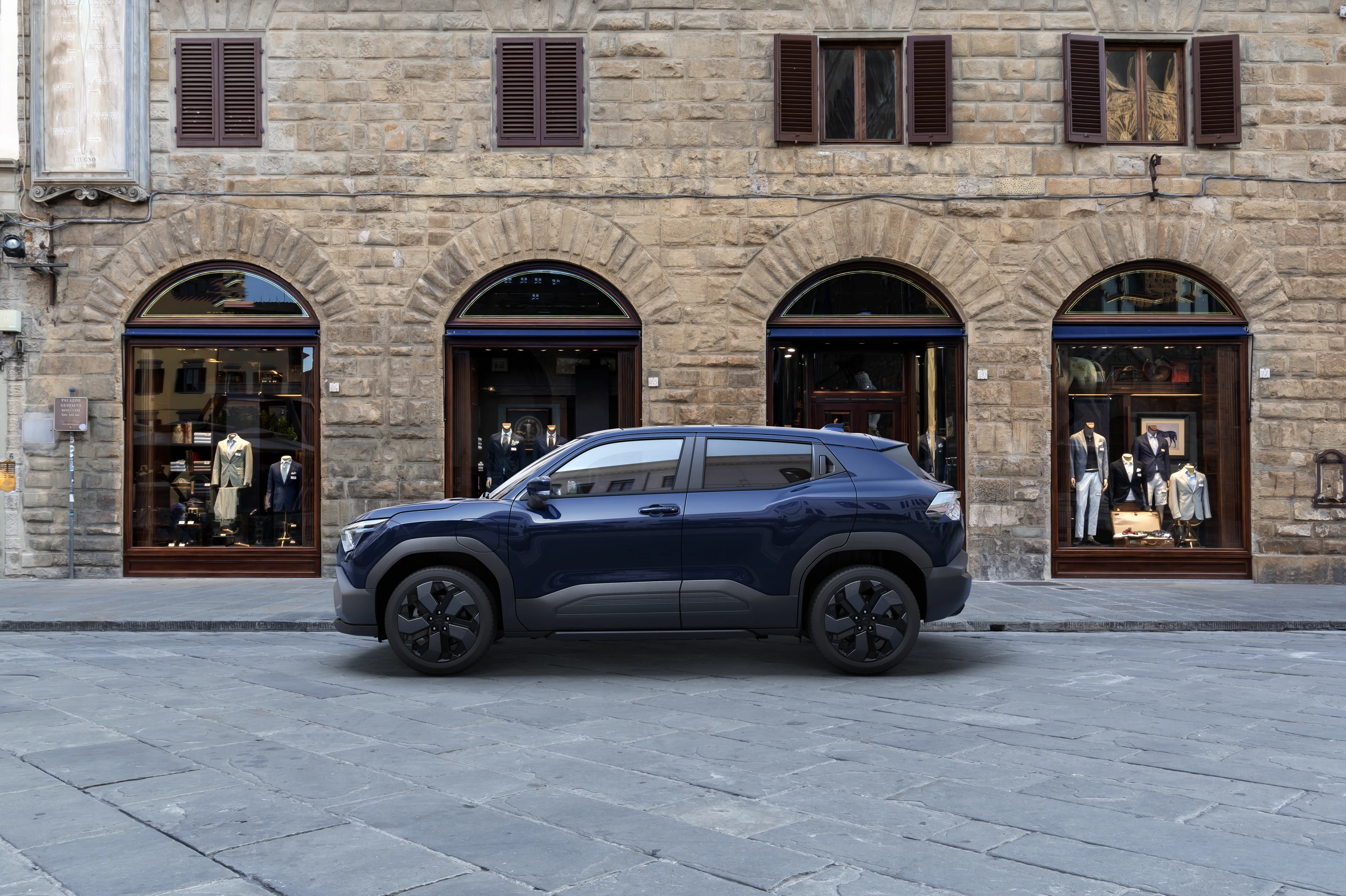 Suzuki e Vitara 49 kWh FWD exterior view