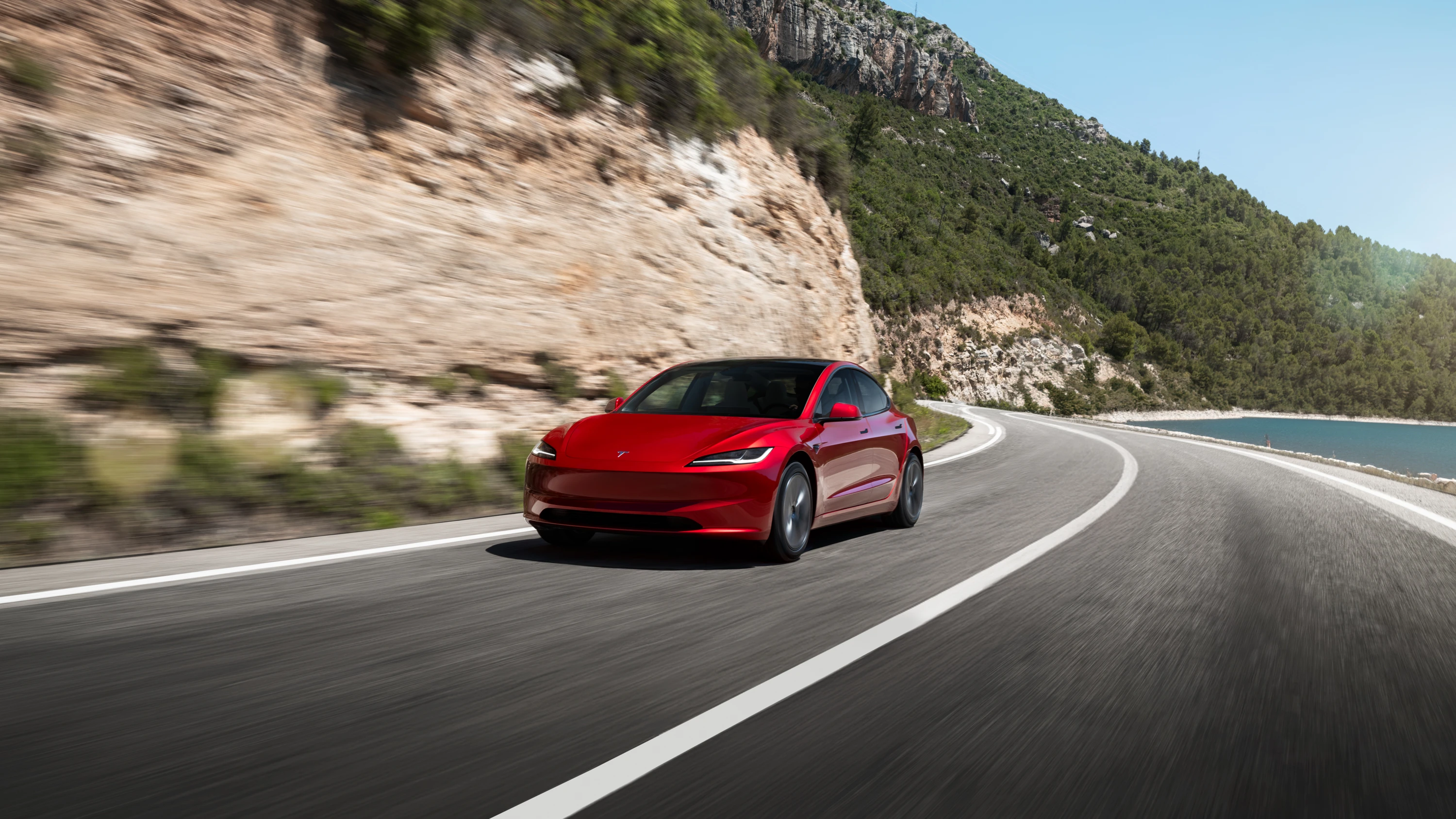 Tesla Model 3 Long Range dynamic view