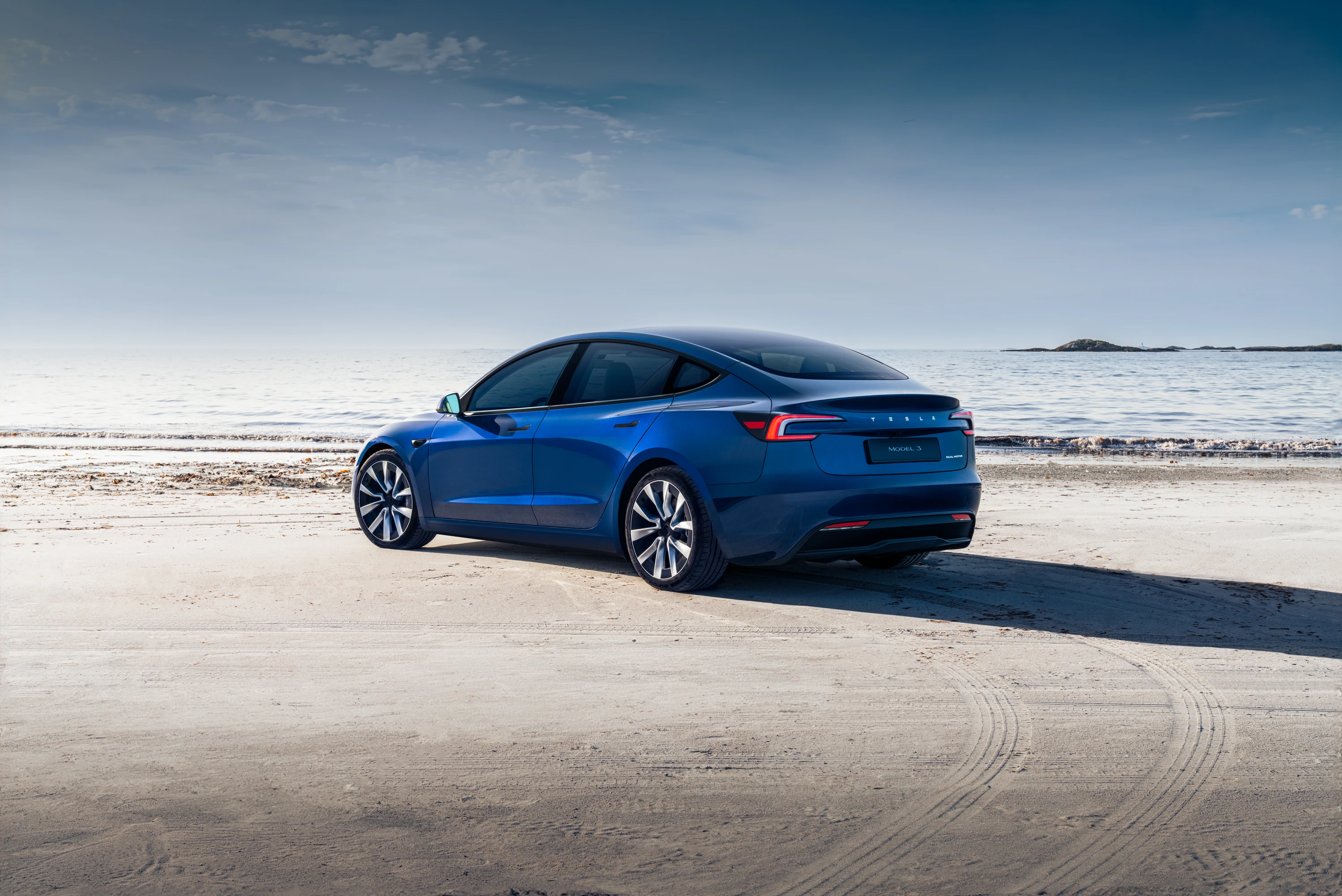 Tesla Model 3 Long Range exterior view