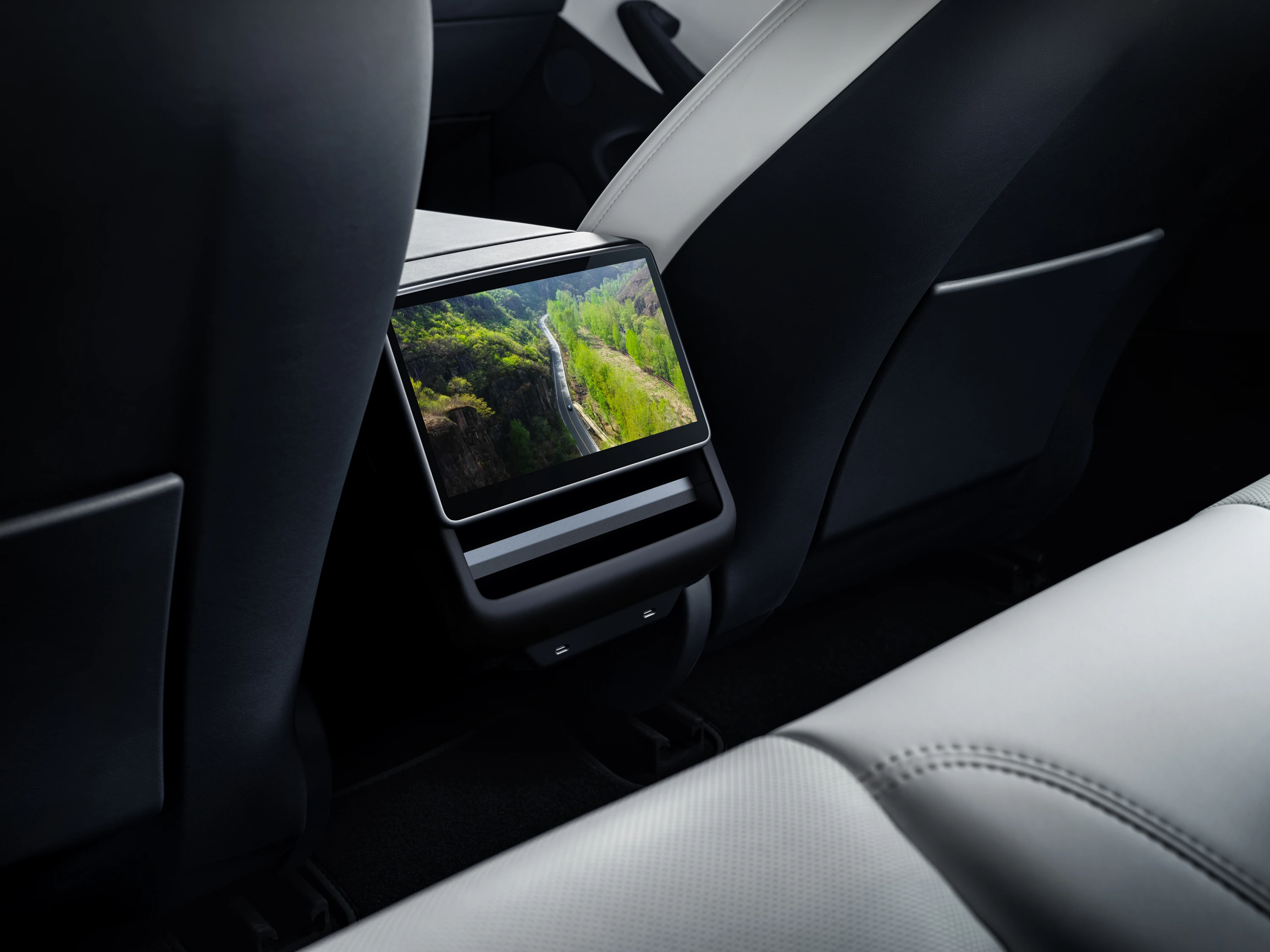 Tesla Model 3 Long Range screens view