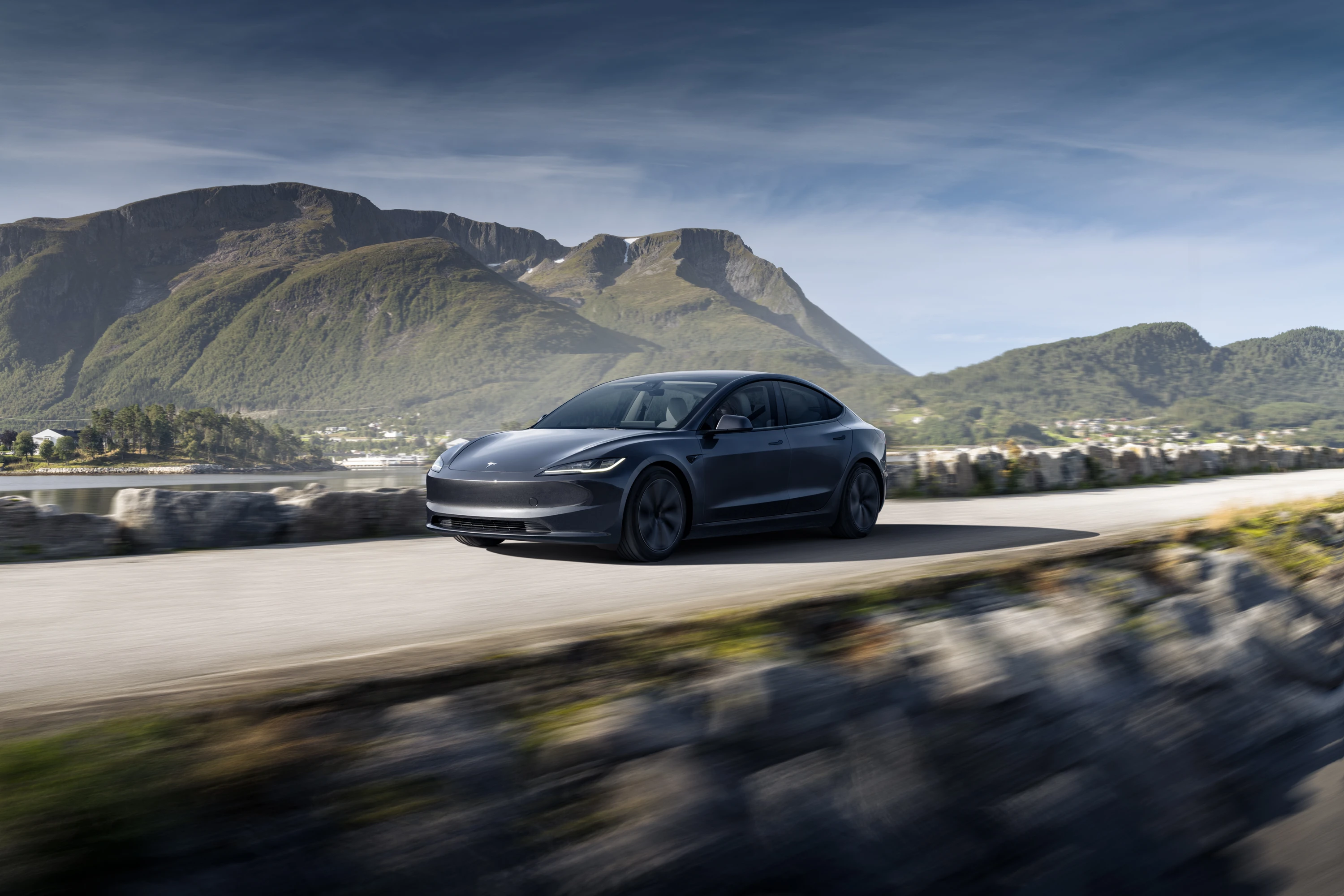 Tesla Model 3 Long Range RWD dynamic view