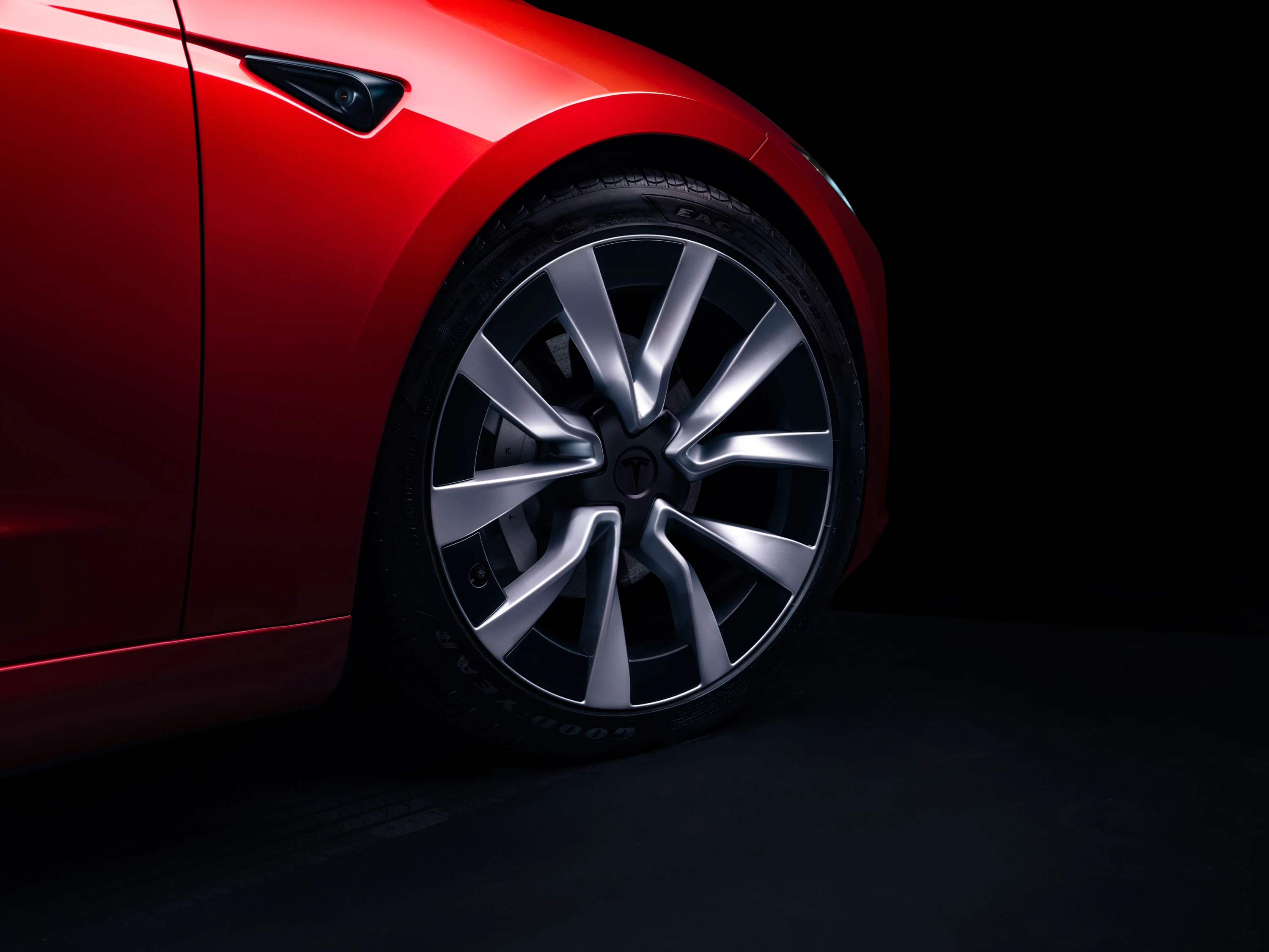 Tesla Model 3 Long Range RWD wheels view