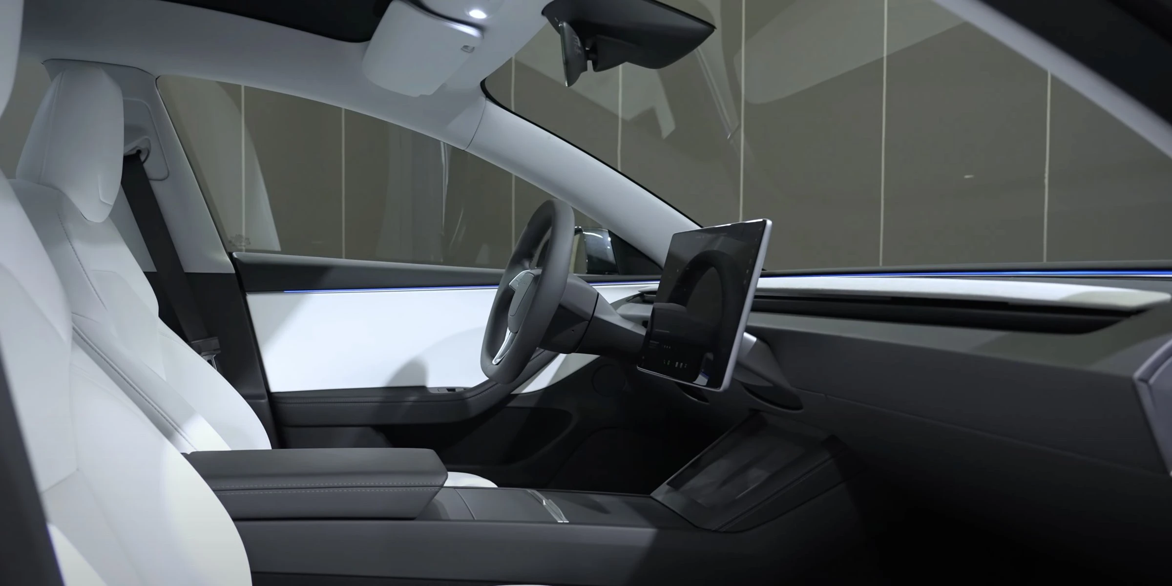 Tesla Model 3 Long Range RWD screens view