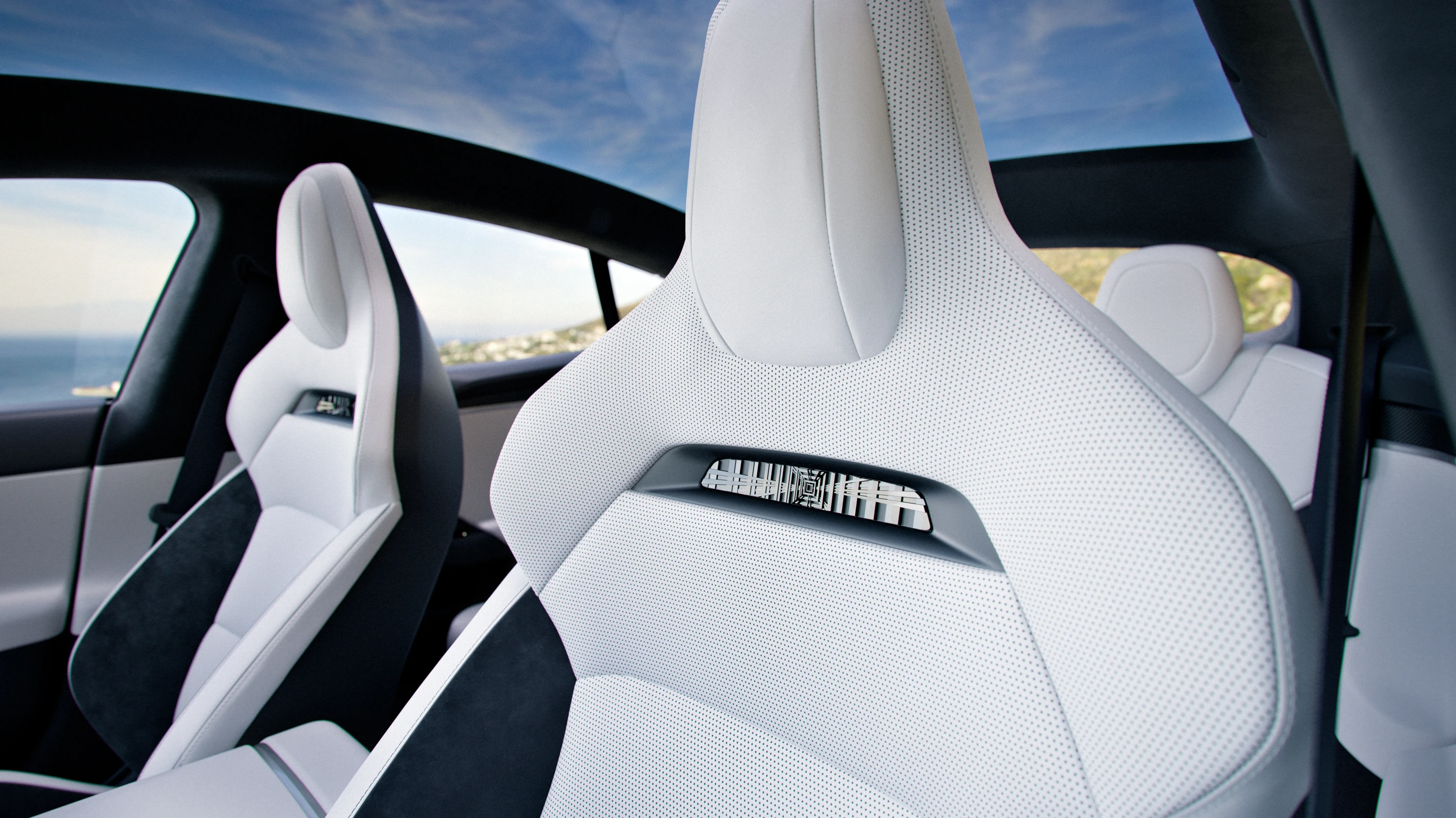Tesla Model S AWD frontseats view