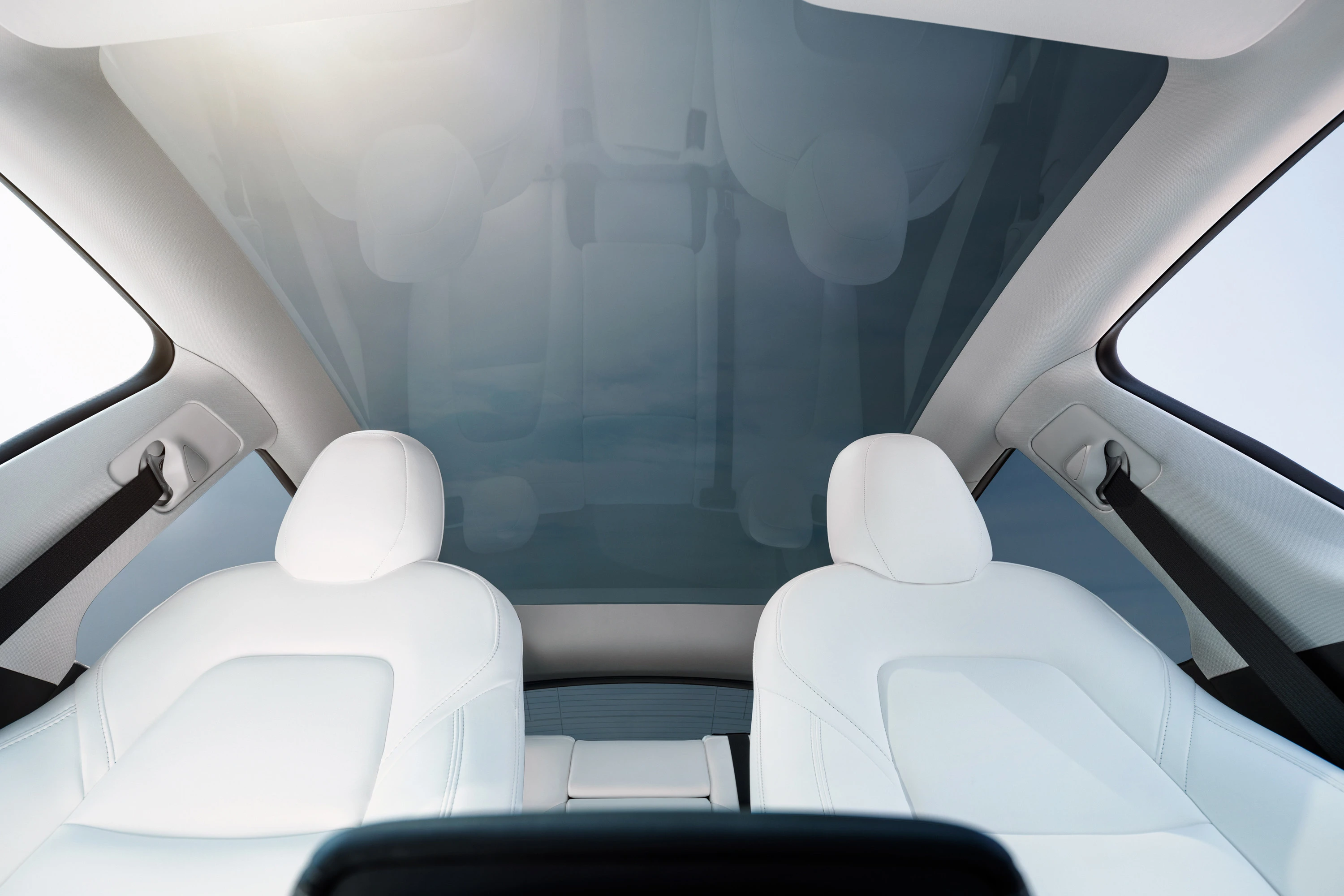 Tesla Model Y Long Range (GEN1) frontseats view