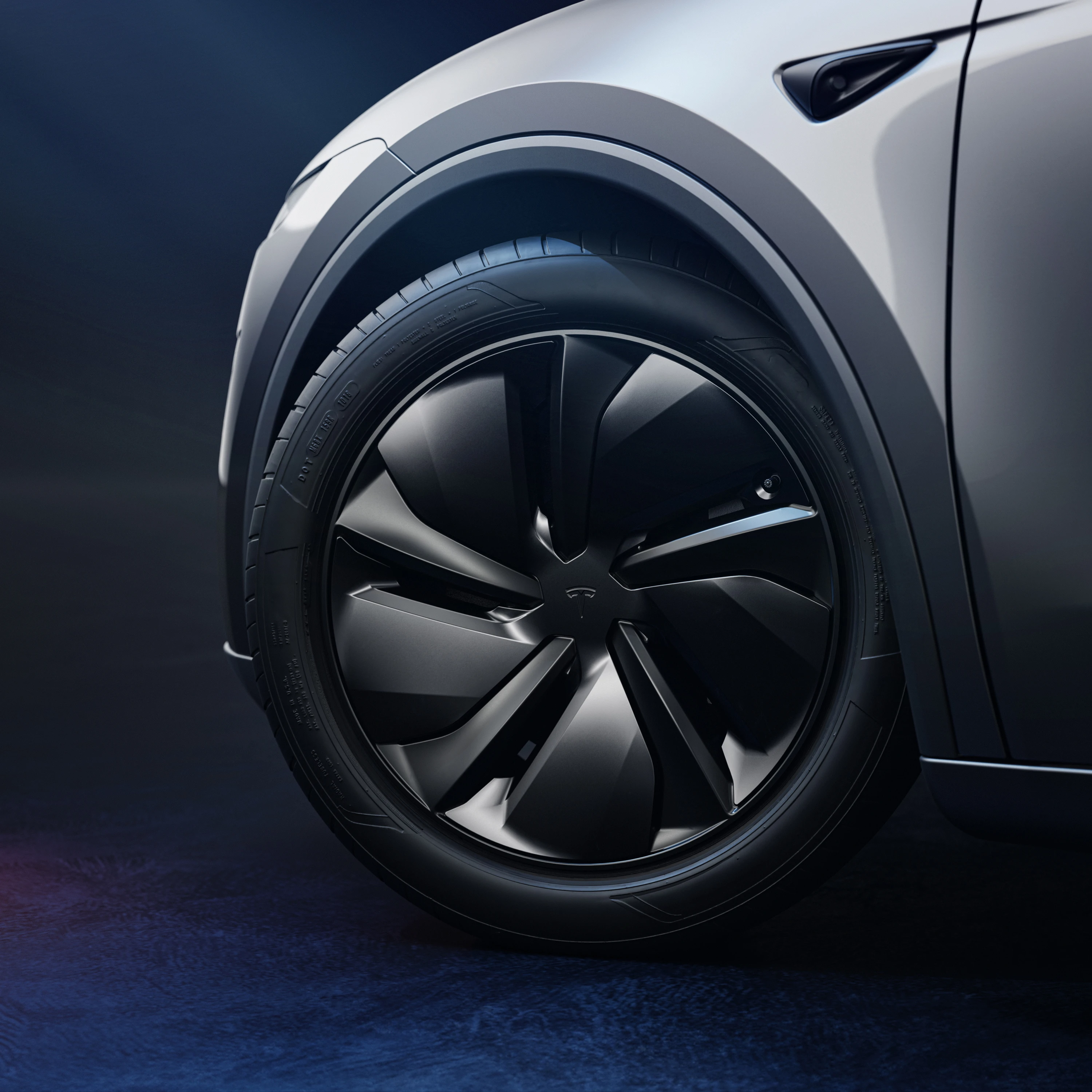 Tesla Model Y Long Range RWD wheels view