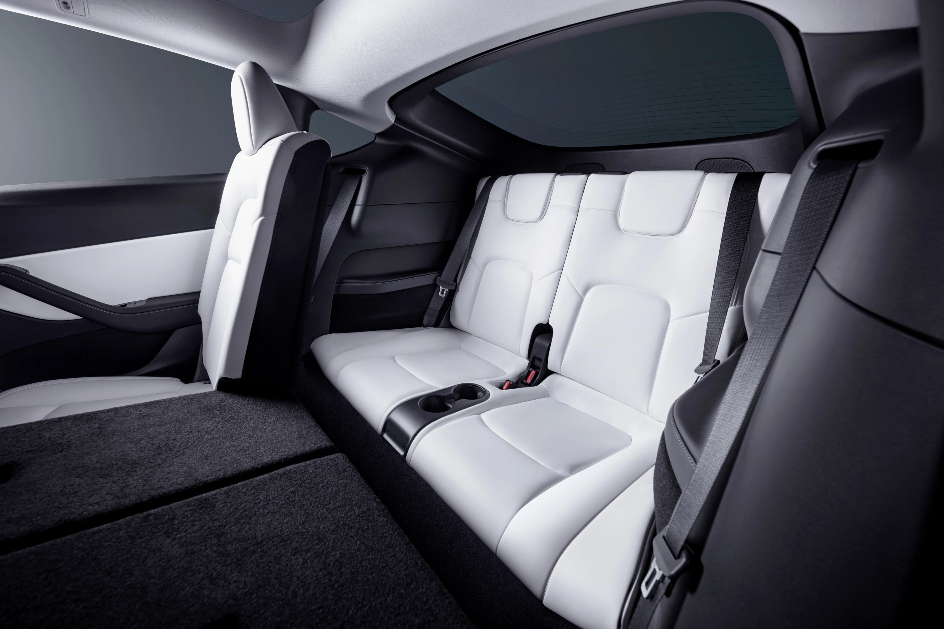 Tesla Model Y Long Range RWD (GEN1) thirdrowseats view