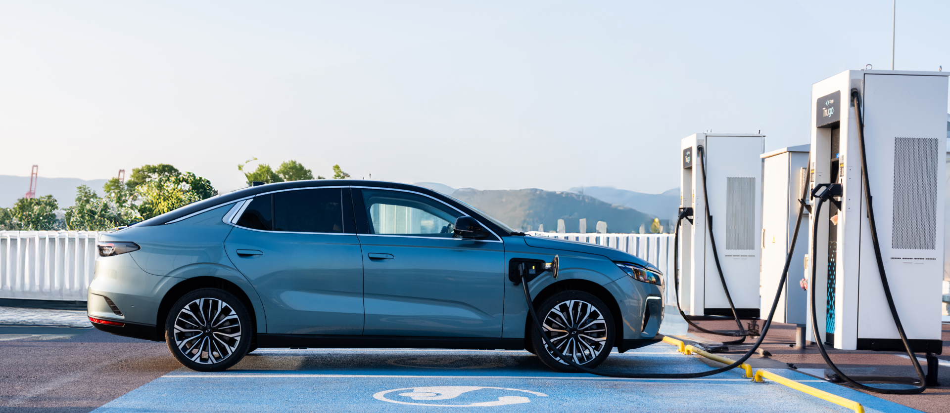 TOGG T10F Standard Range RWD charging view