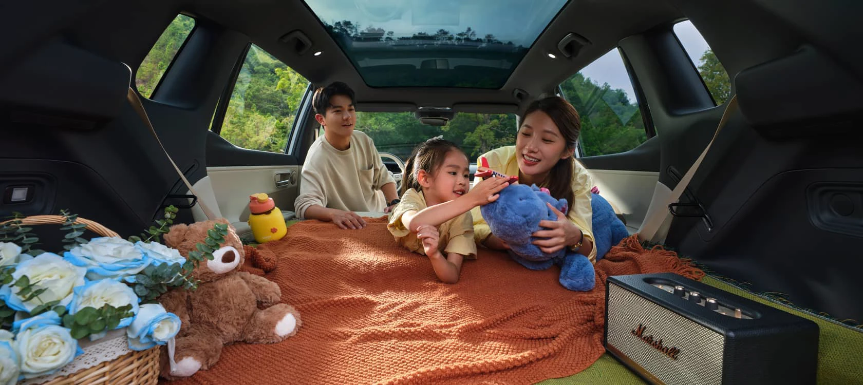 Toyota bZ3X 520 Pro+ lifestyle view