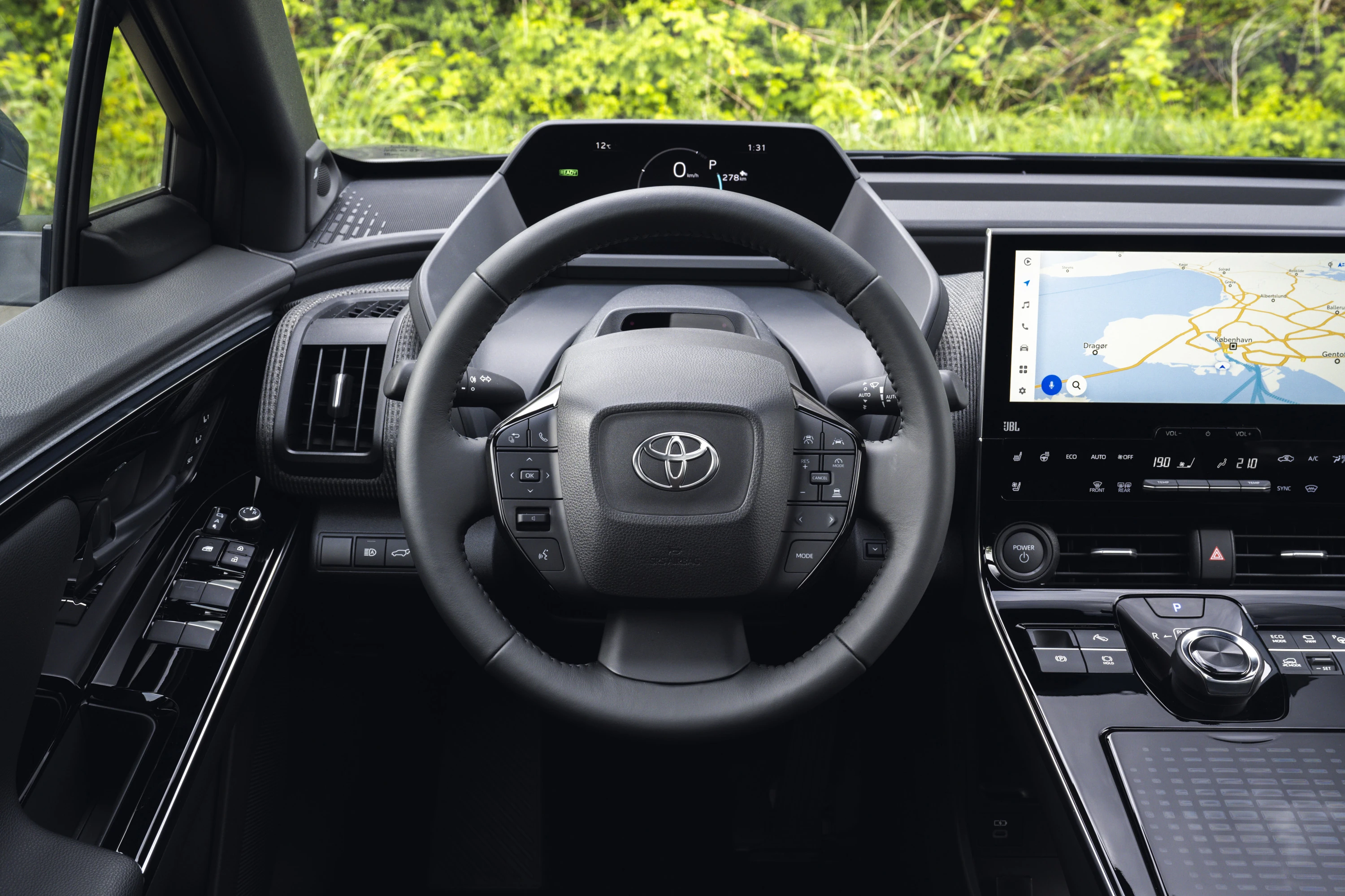 Toyota bZ4X AWD (GEN1) steeringwheel view