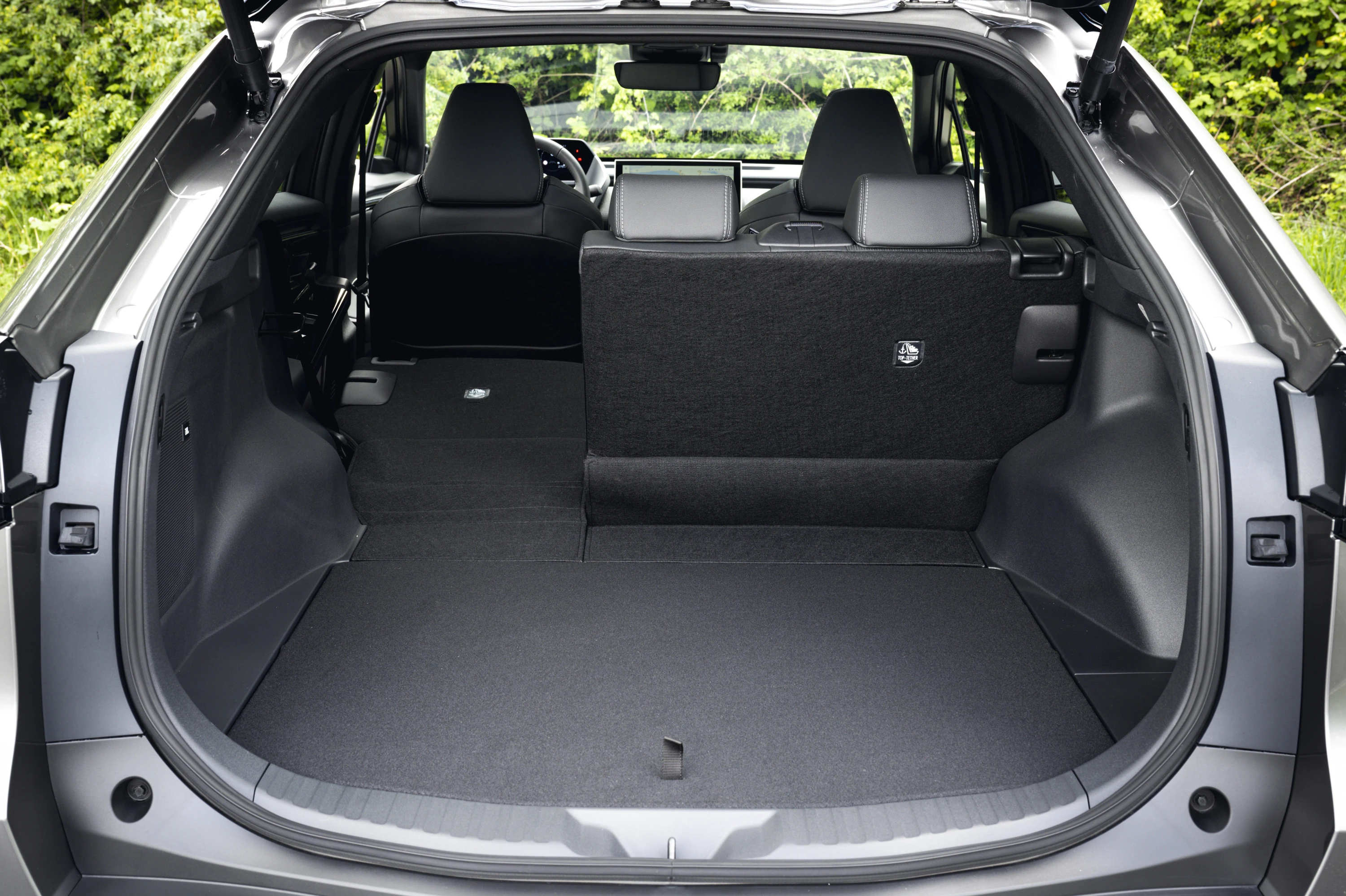Toyota bZ4X AWD (GEN1) trunk view