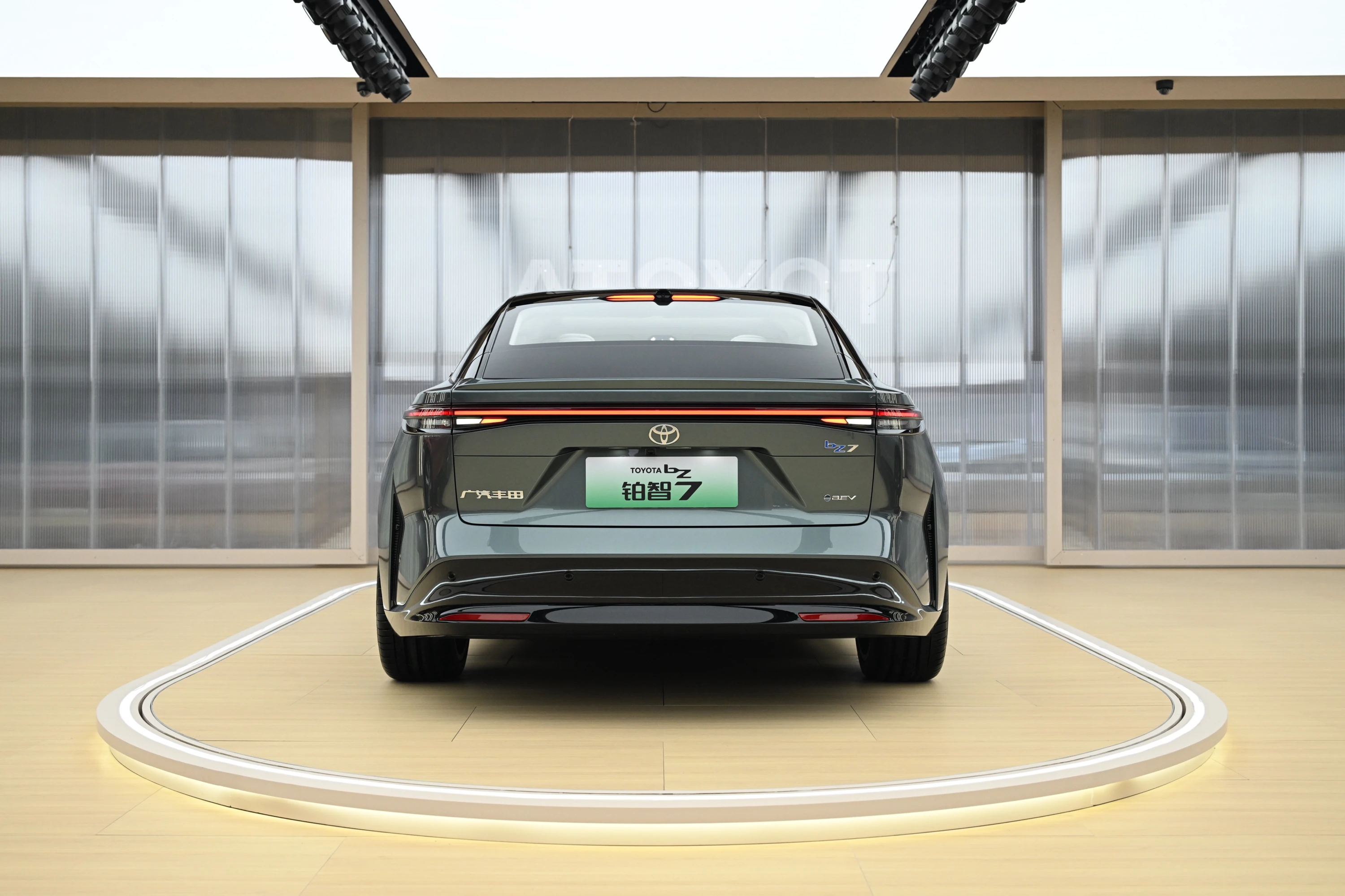 Toyota bZ7 600 exterior view