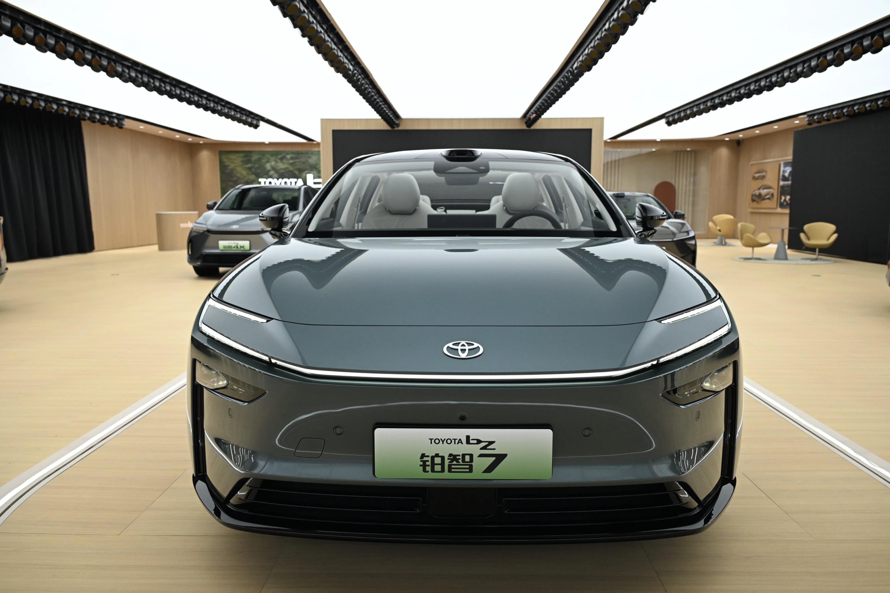 Toyota bZ7 700 dynamic view