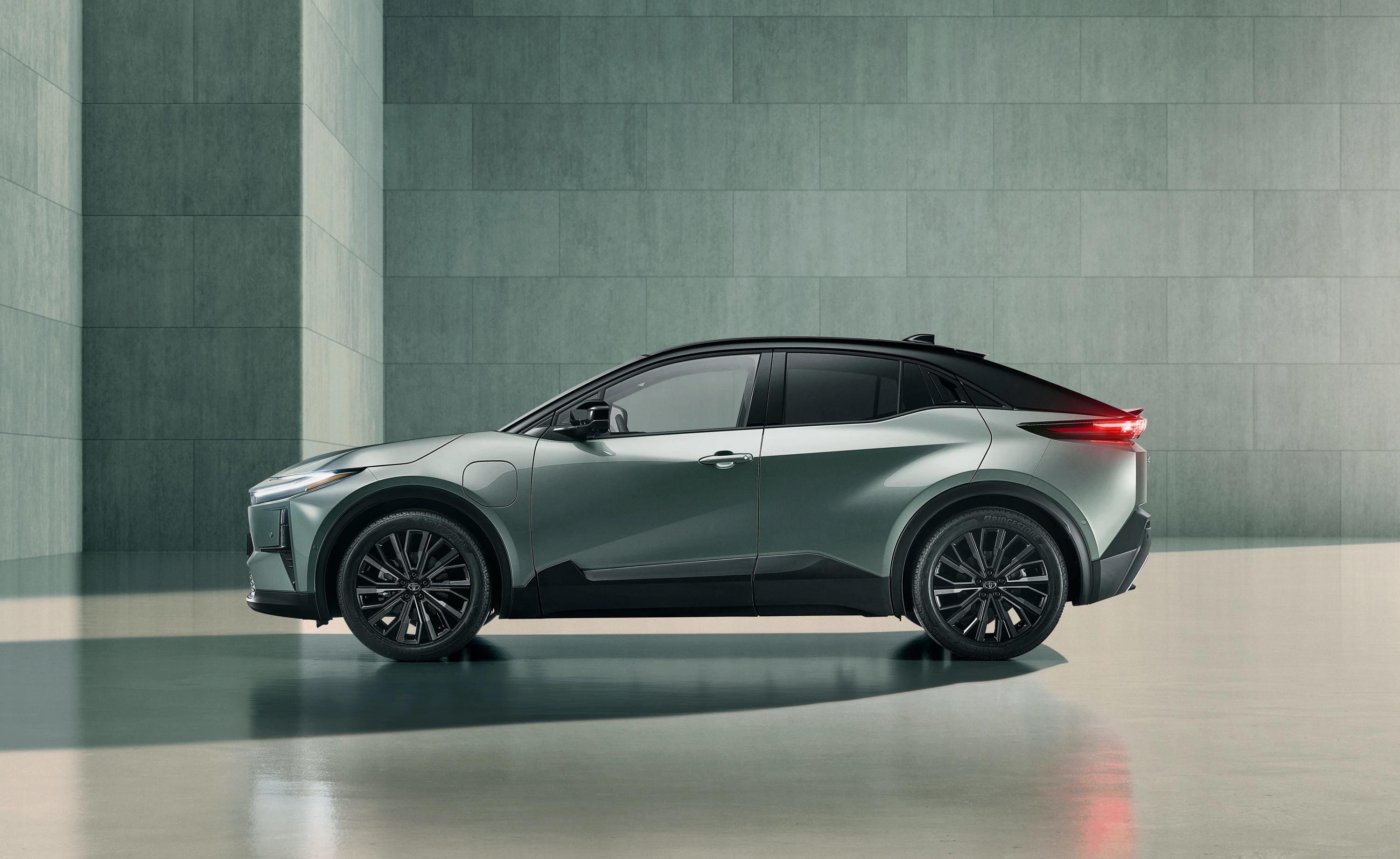 Toyota C-HR+ 57.7 kWh exterior view