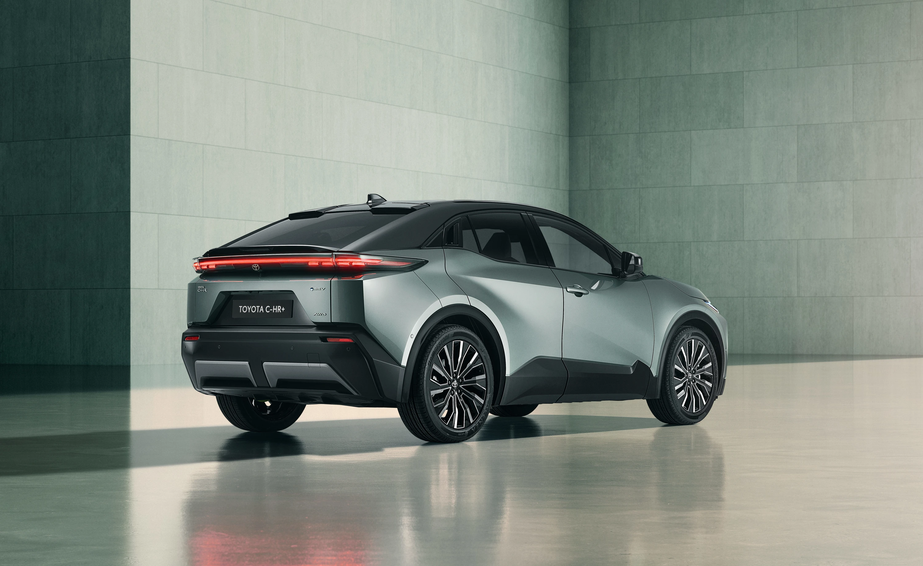 Toyota C-HR+ 77 kWh AWD exterior view