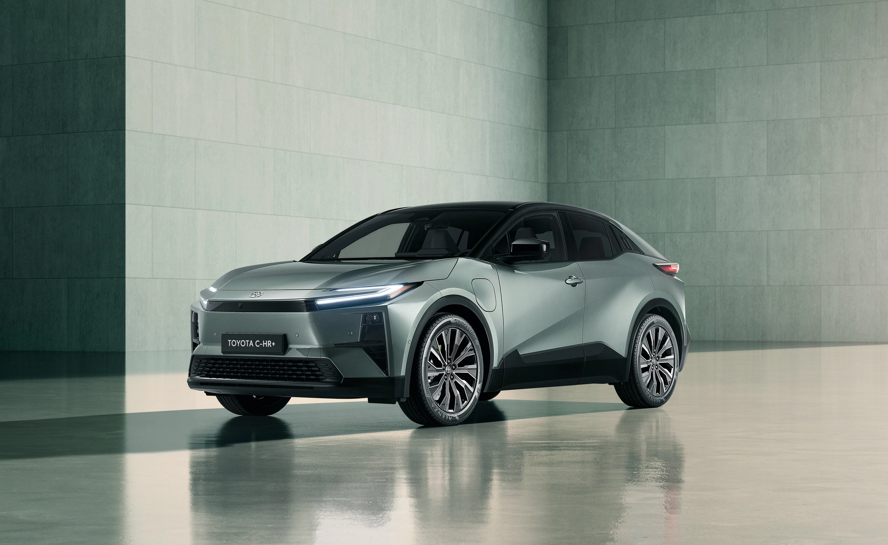 Toyota C-HR+ 77 kWh AWD exterior view