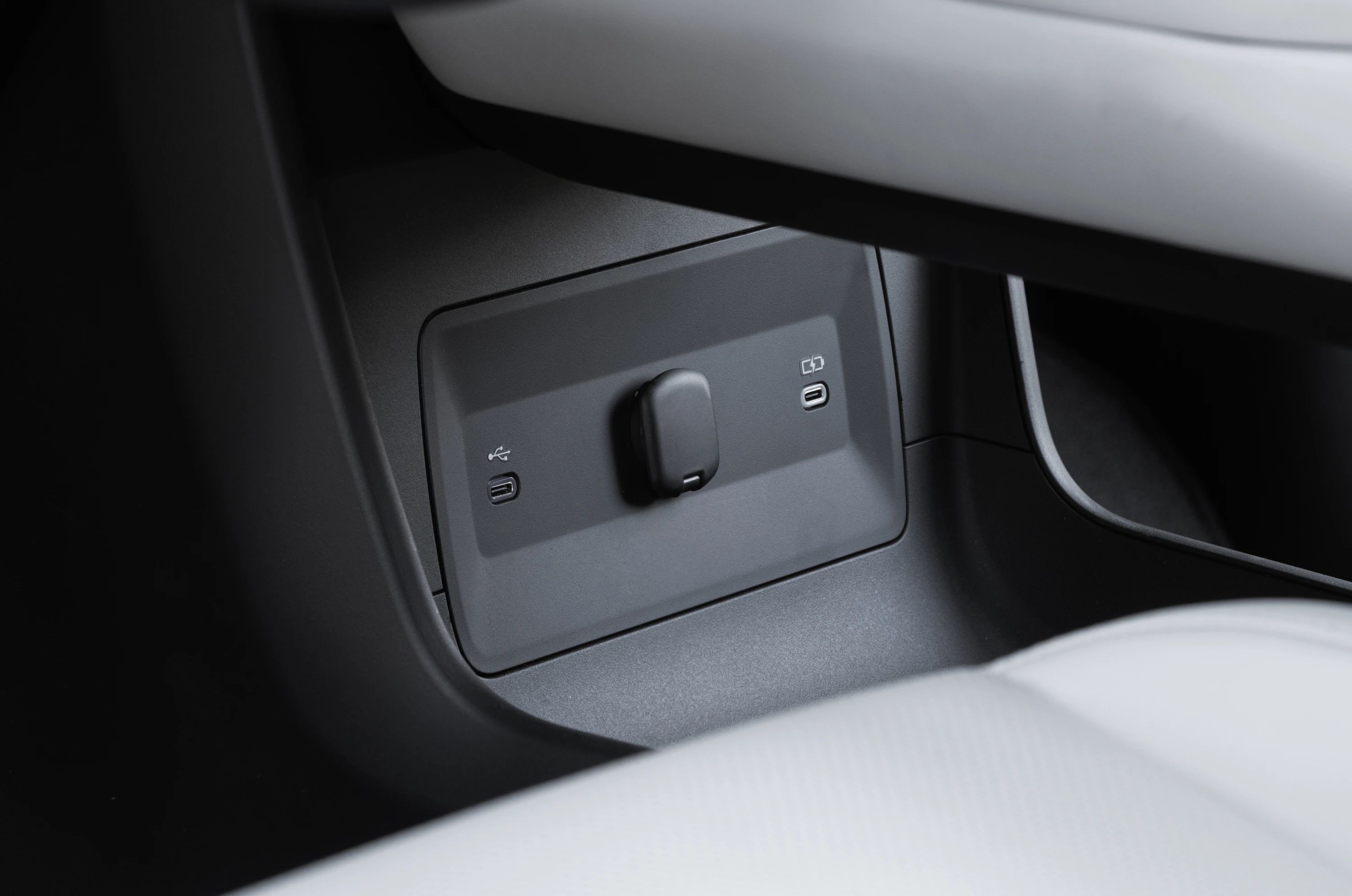 Toyota Highlander AWD 77 kWh details view