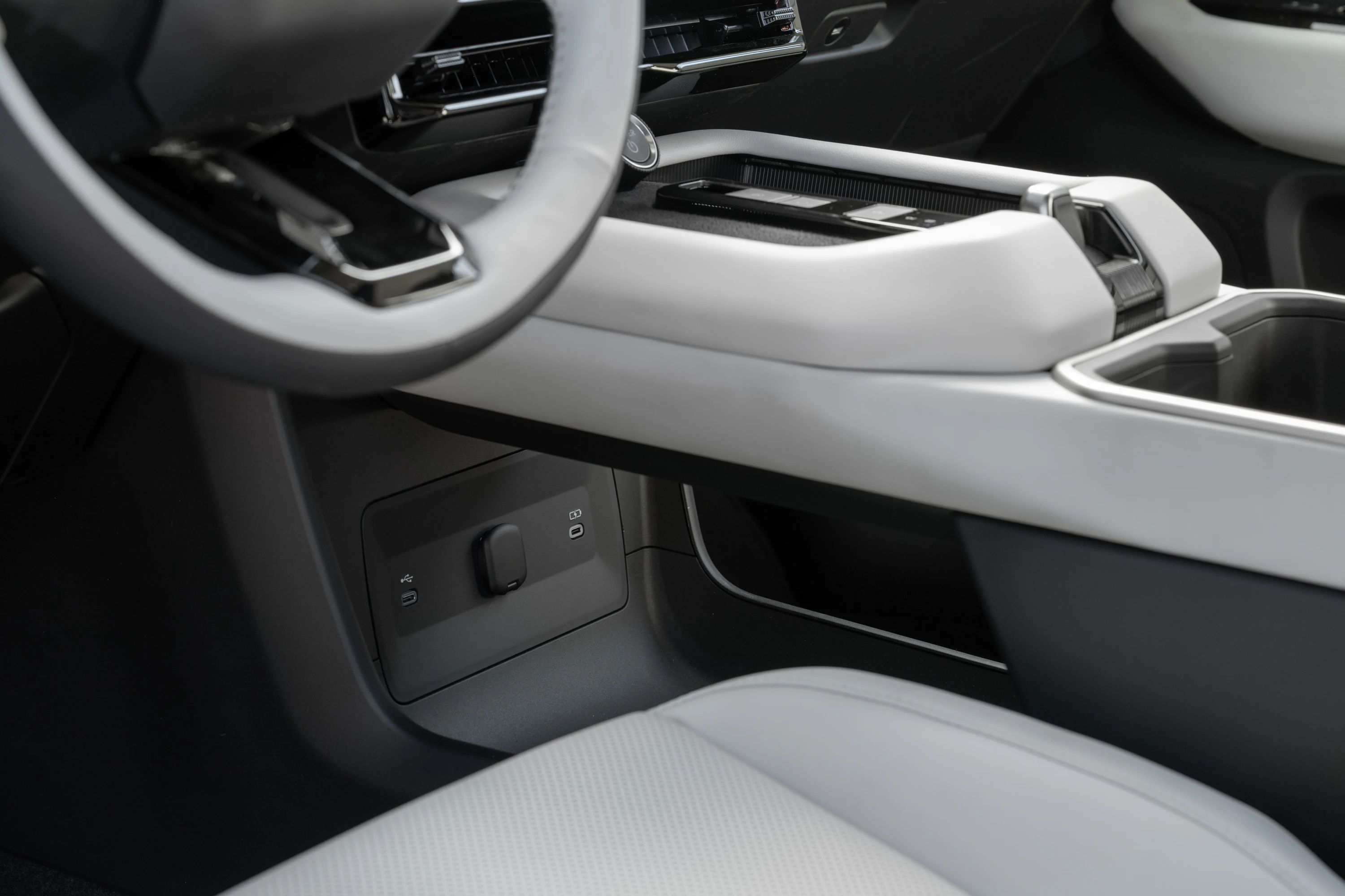 Toyota Highlander AWD 77 kWh details view
