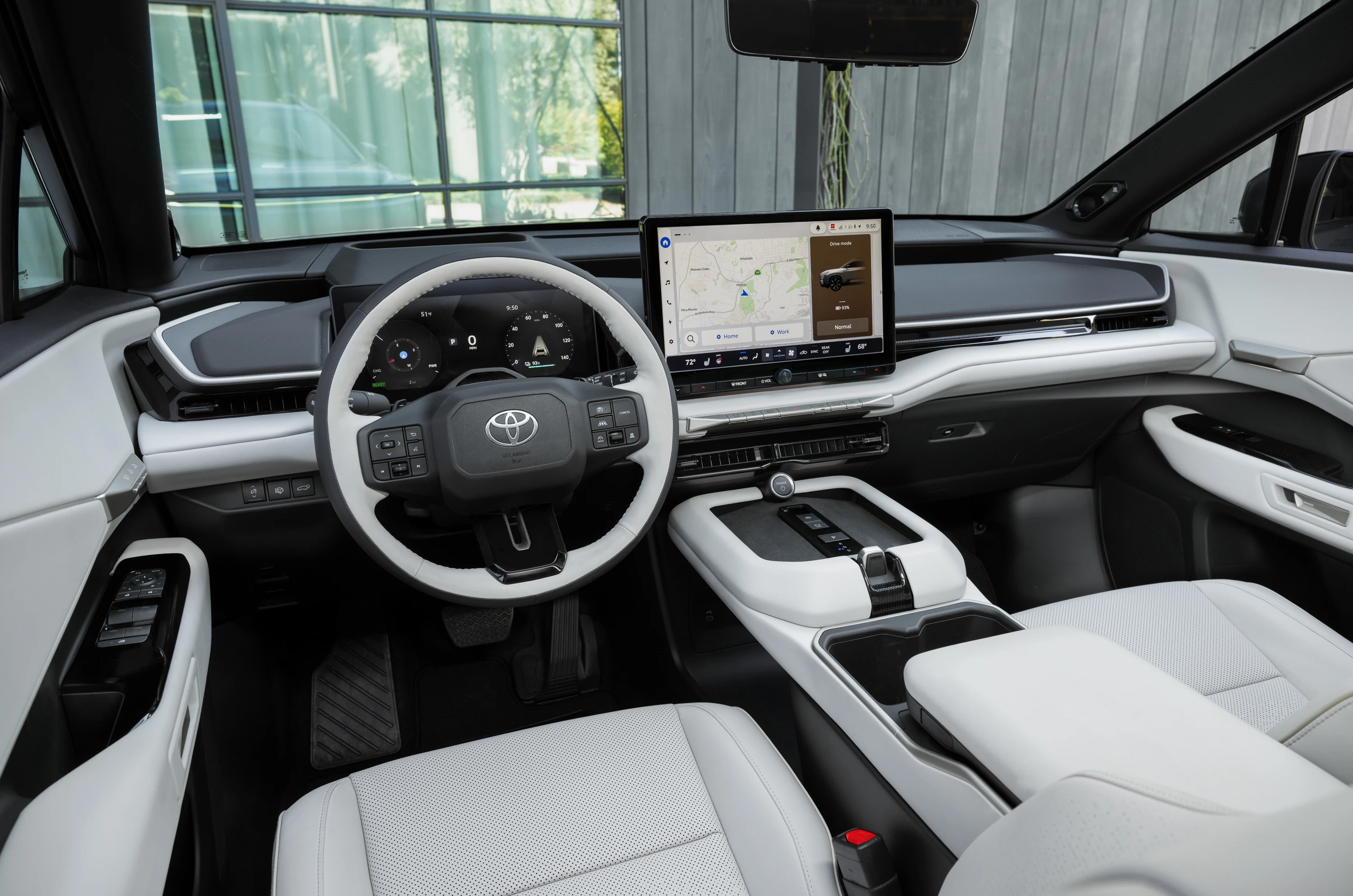 Toyota Highlander AWD 77 kWh interior view