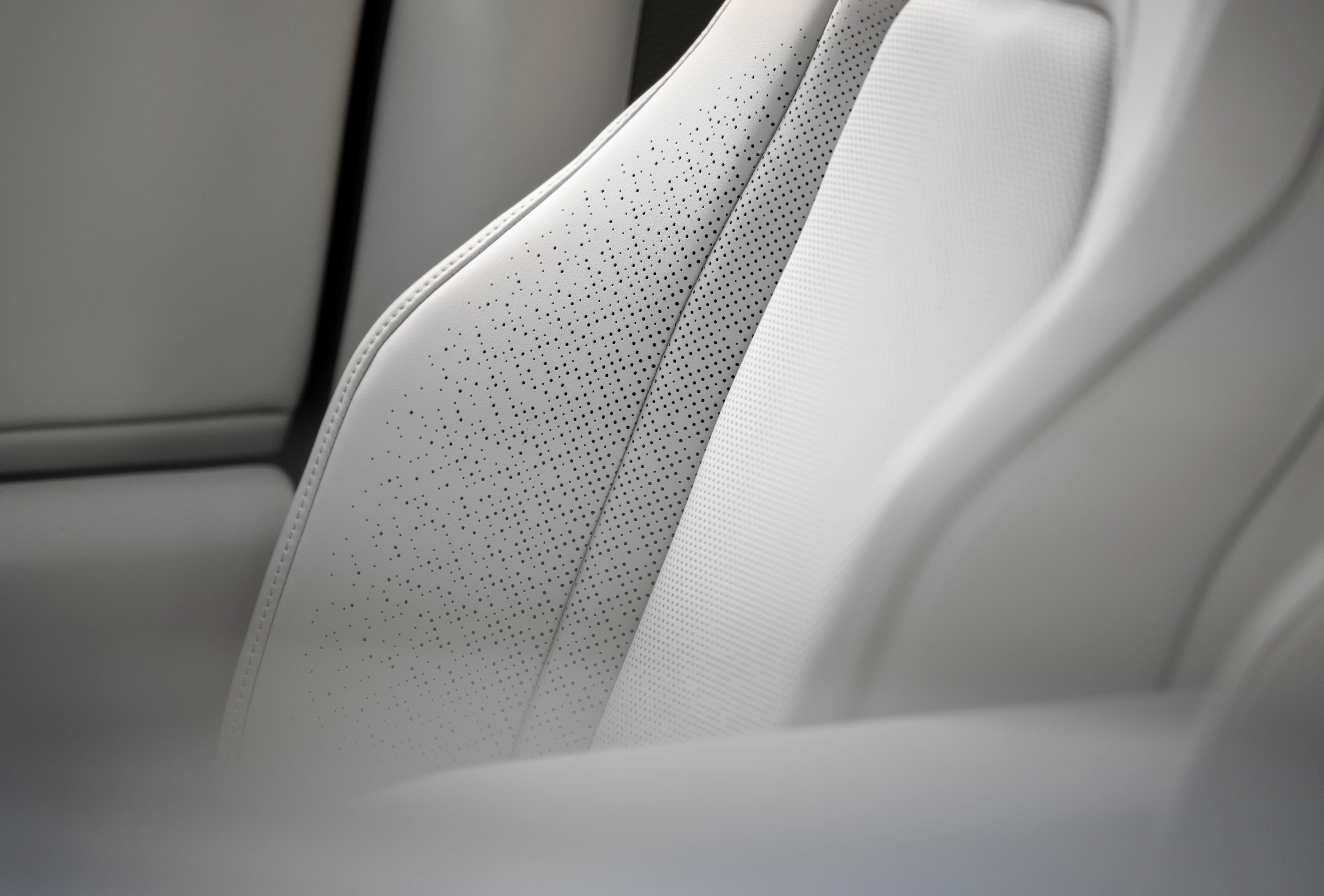 Toyota Highlander AWD 77 kWh details view