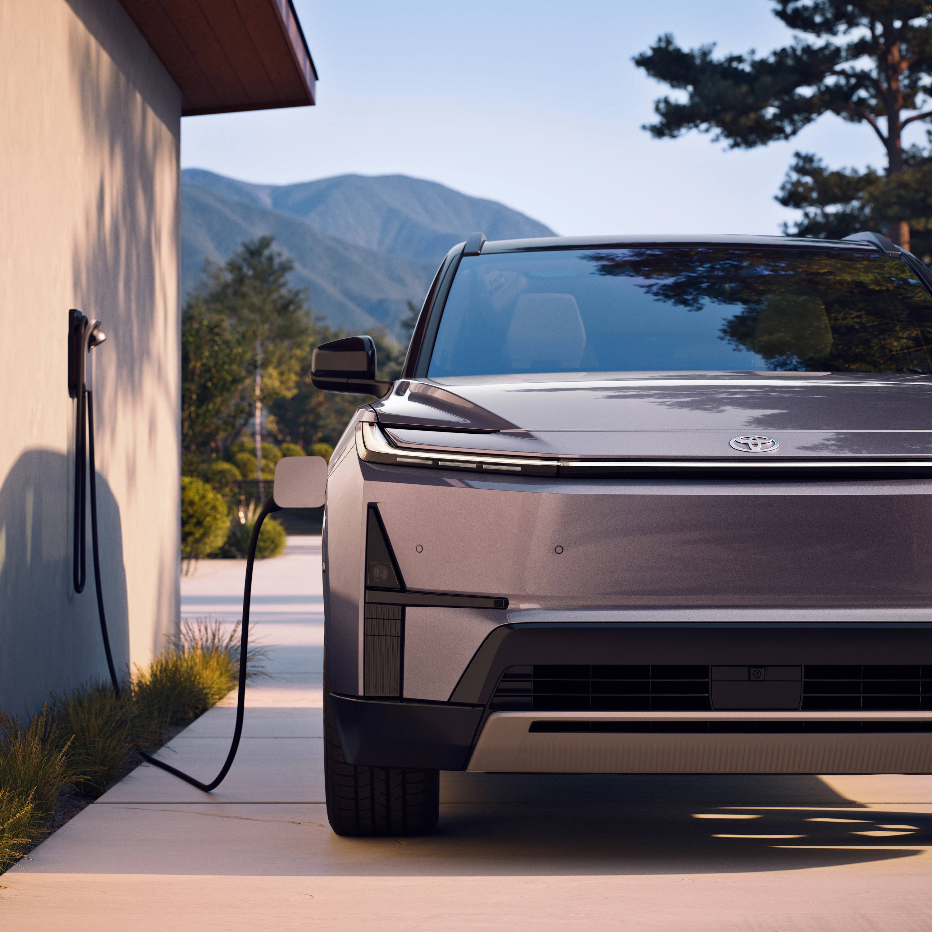 Toyota Highlander AWD 77 kWh charging view