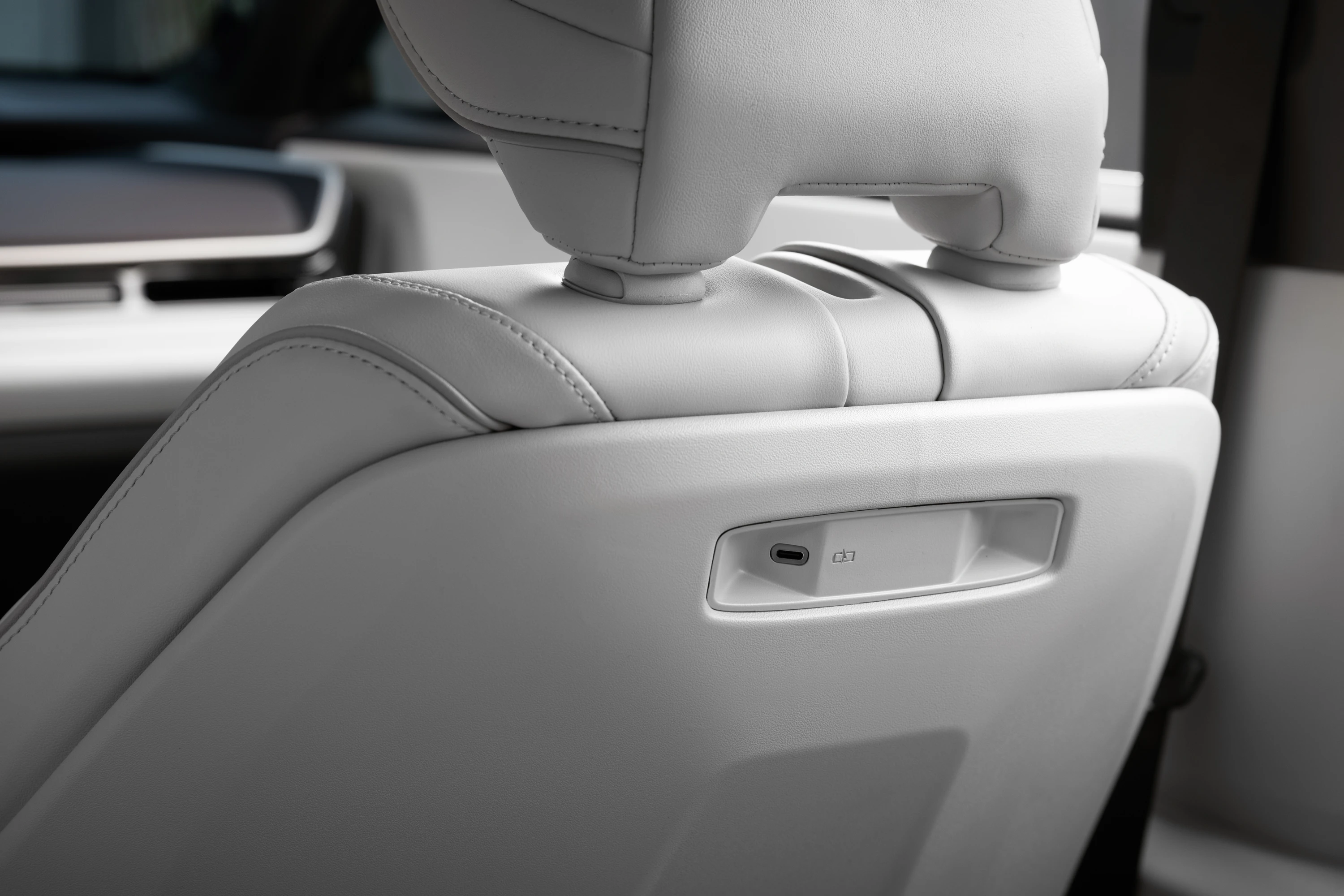 Toyota Highlander AWD 95.8 kWh details view