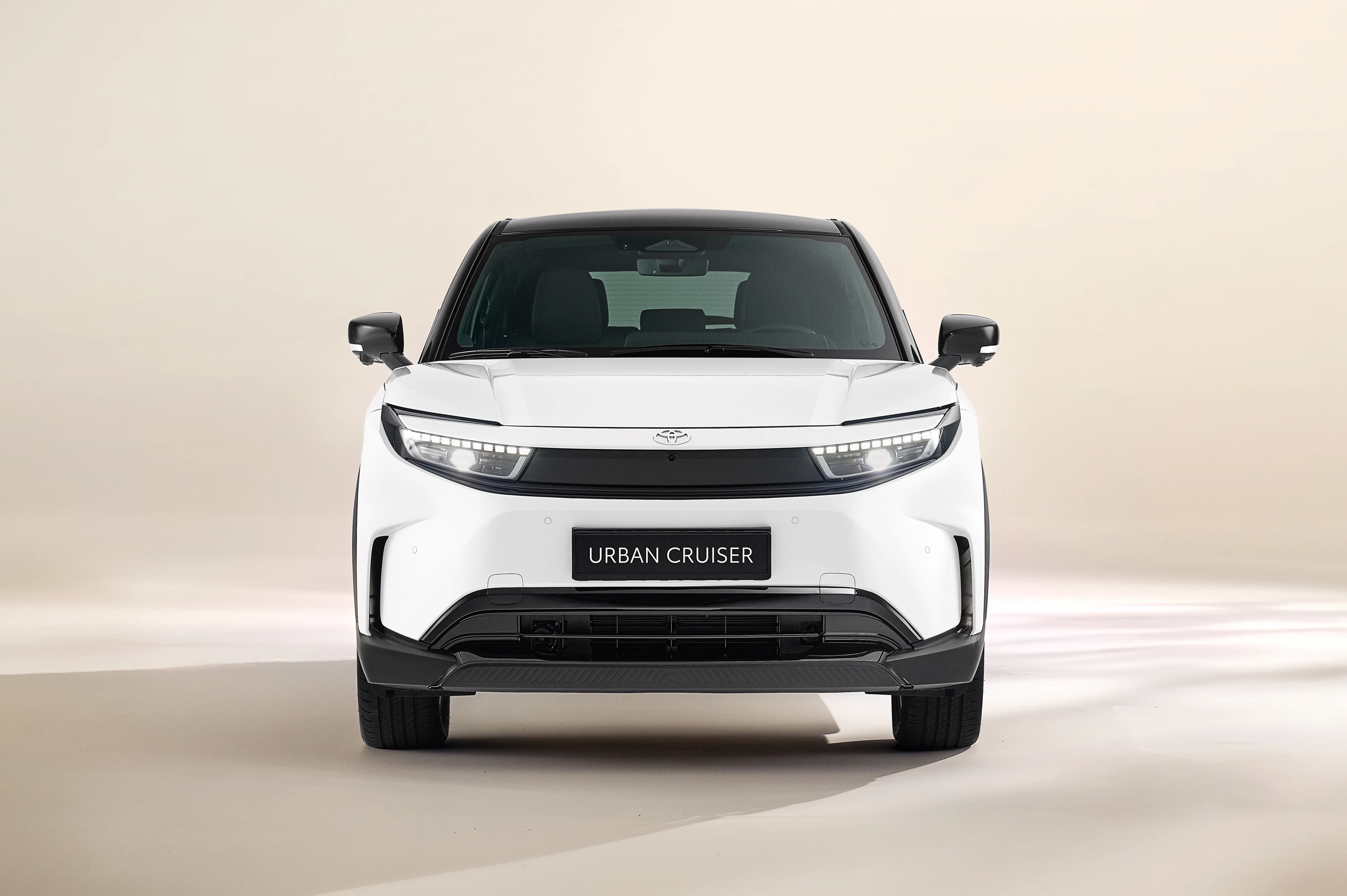 Toyota Urban Cruiser 48.8 kWh FWD exterior view