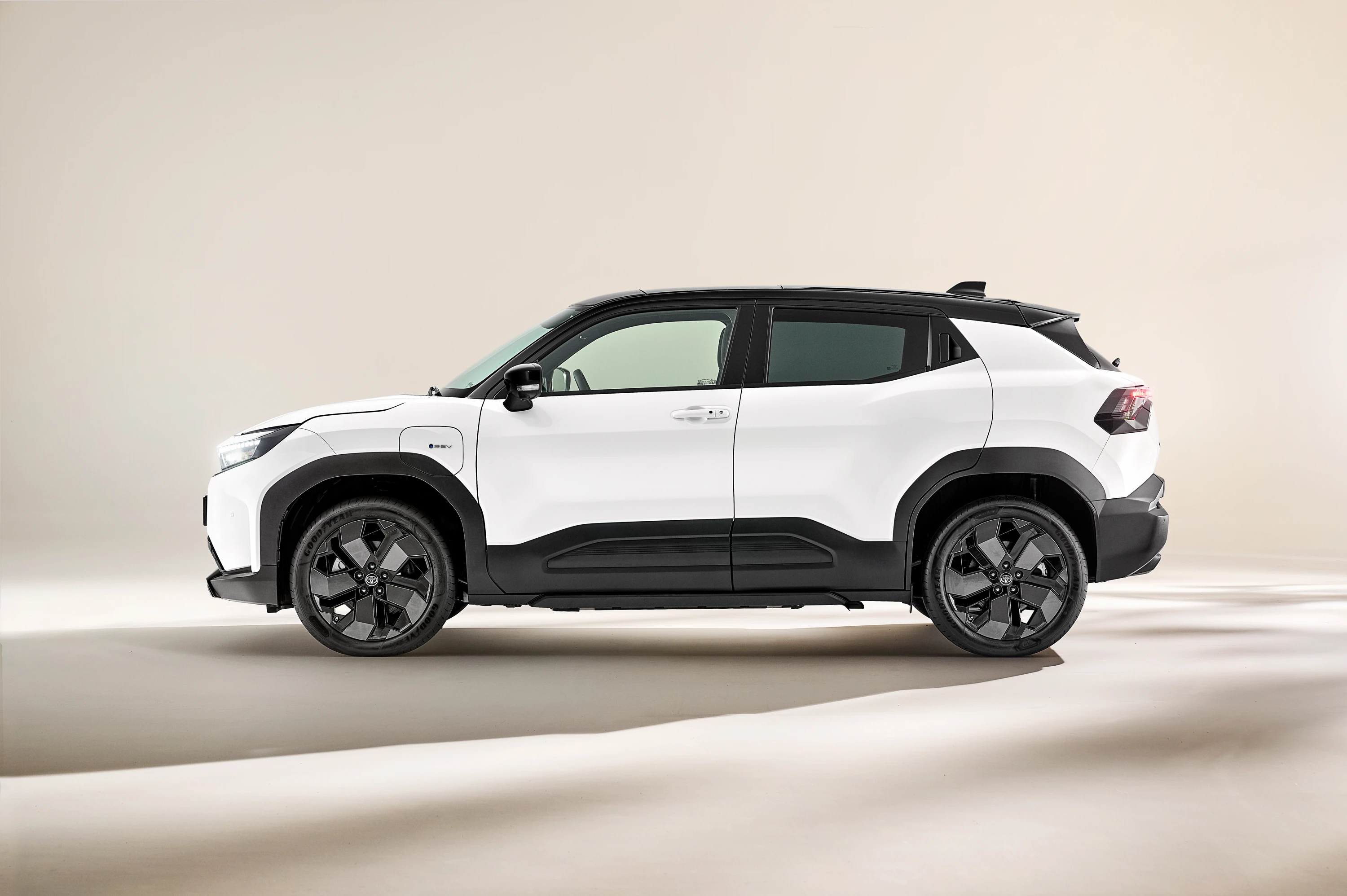 Toyota Urban Cruiser 48.8 kWh FWD exterior view