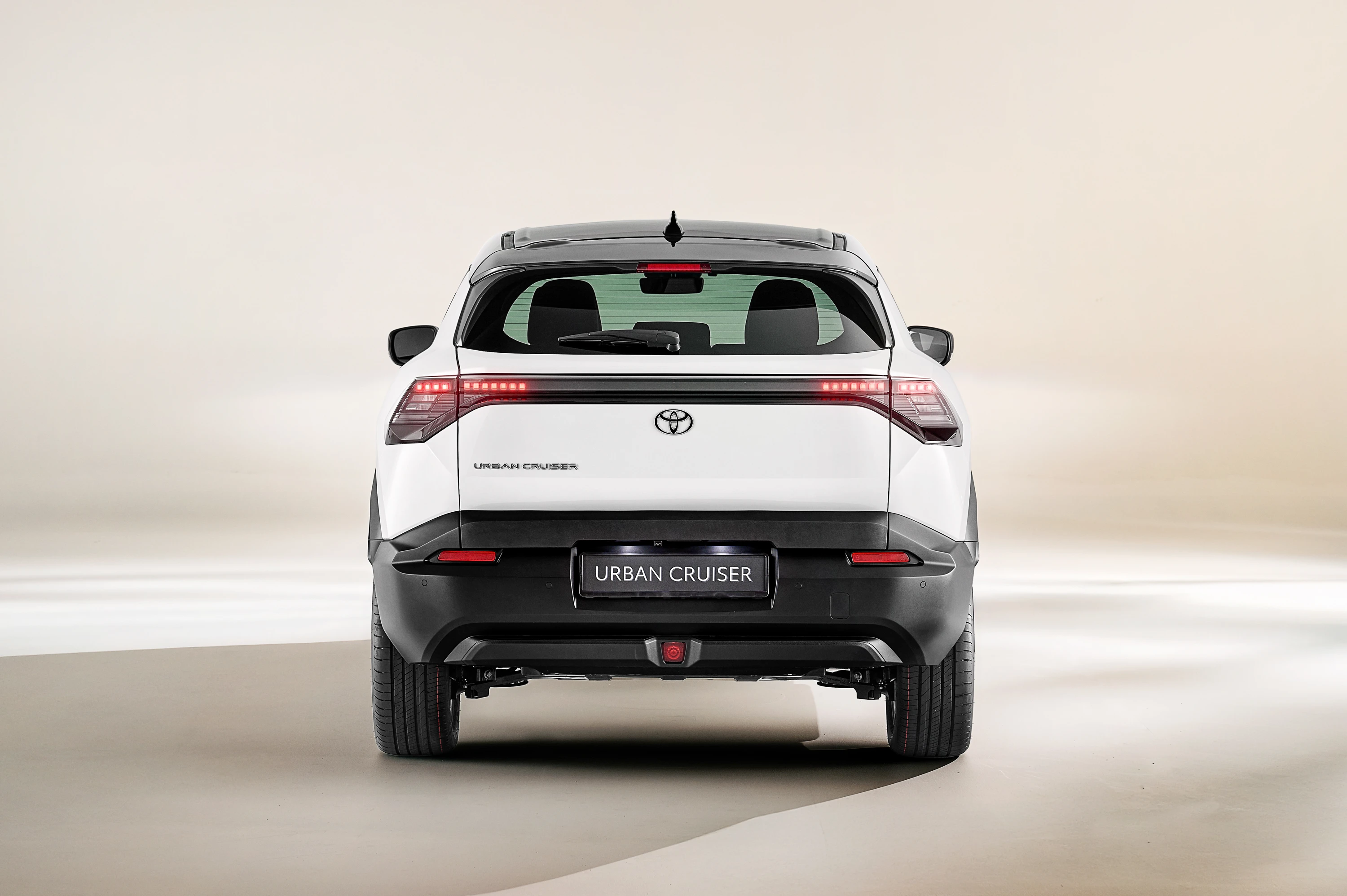 Toyota Urban Cruiser 48.8 kWh FWD exterior view