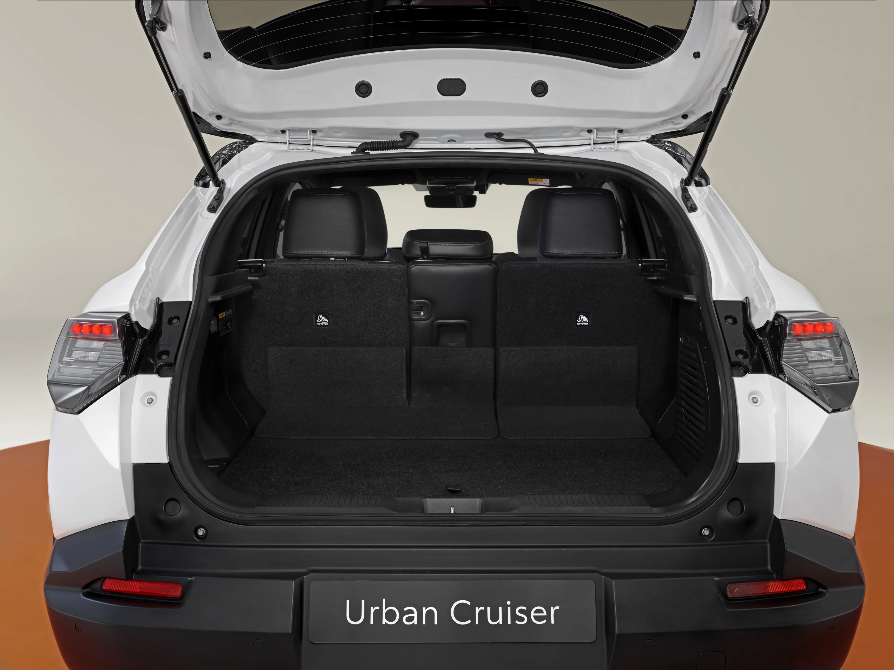 Toyota Urban Cruiser 48.8 kWh FWD trunk view