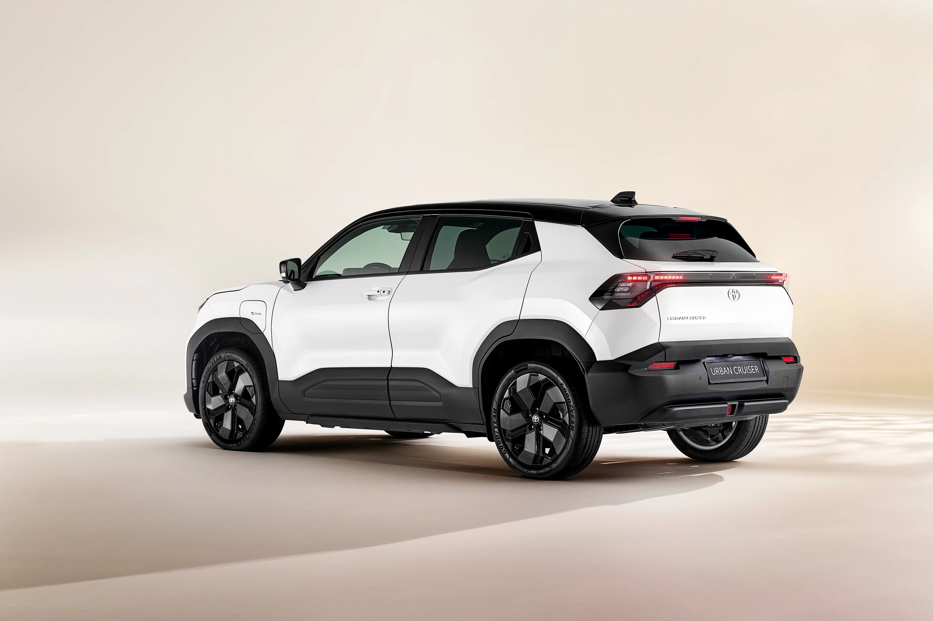 Toyota Urban Cruiser 48.8 kWh FWD exterior view