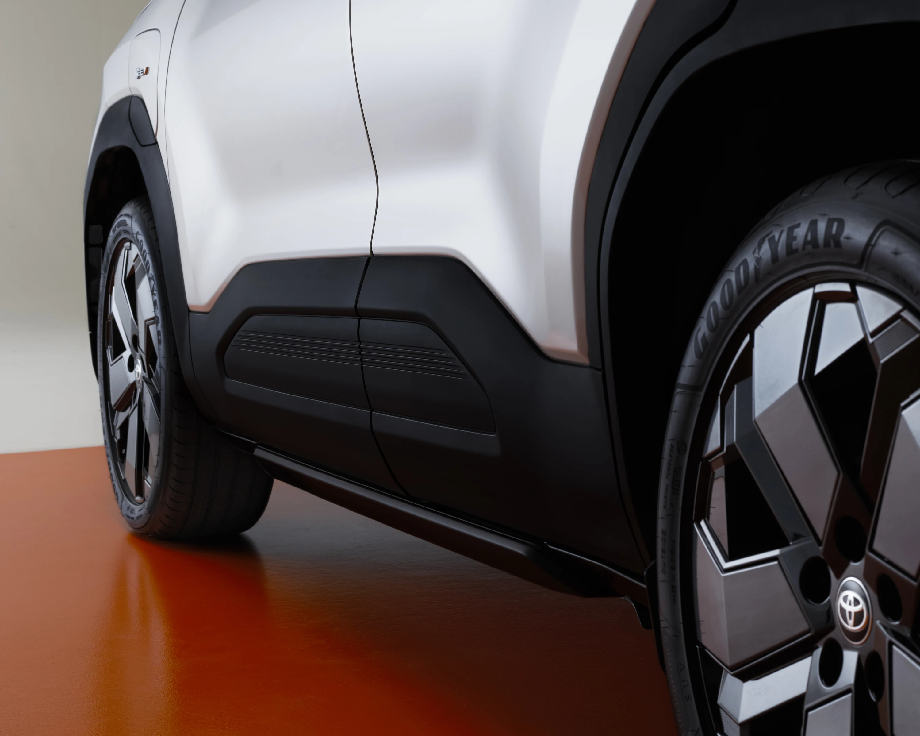 Toyota Urban Cruiser 48.8 kWh FWD details view