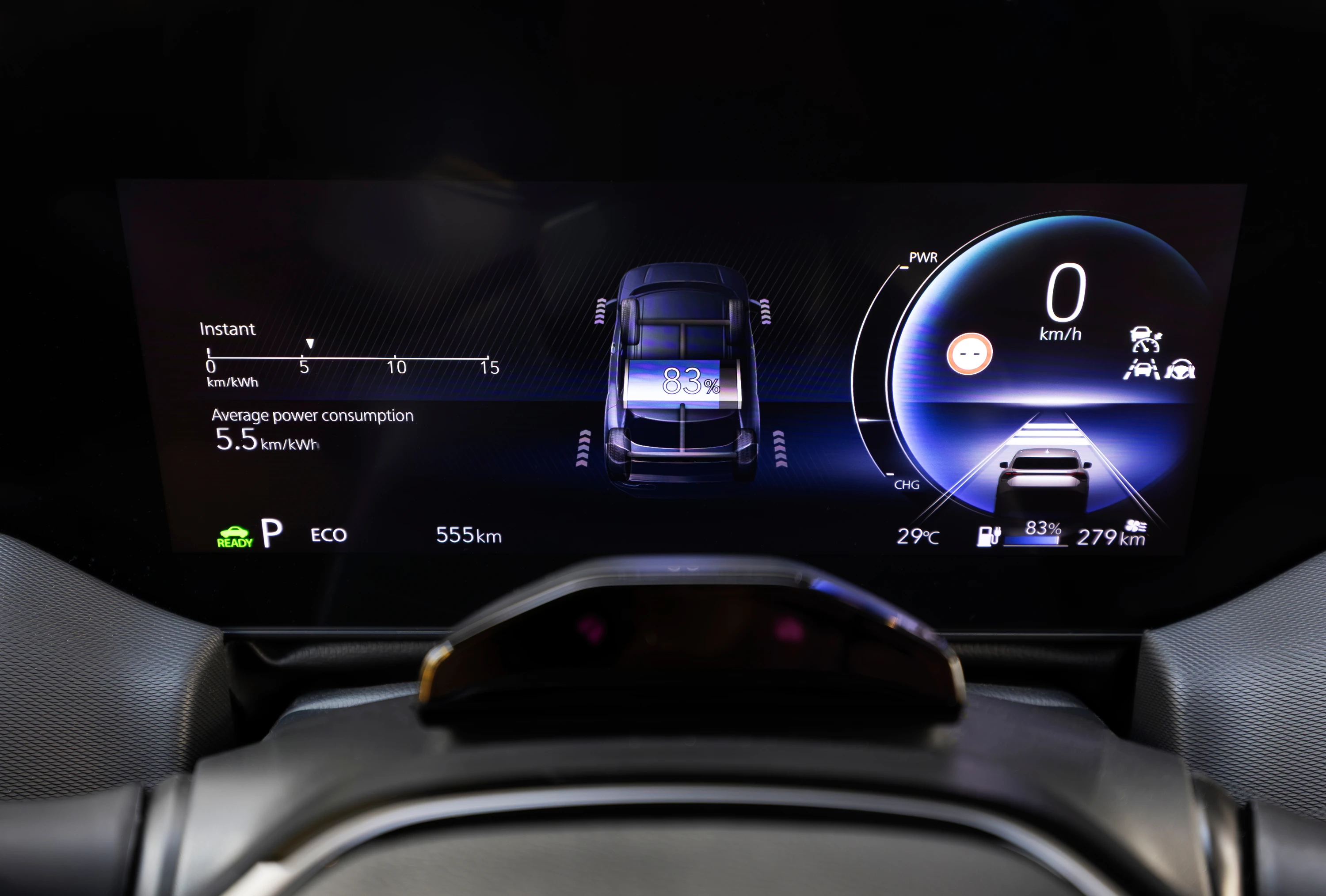 Toyota Urban Cruiser 48.8 kWh FWD screens view