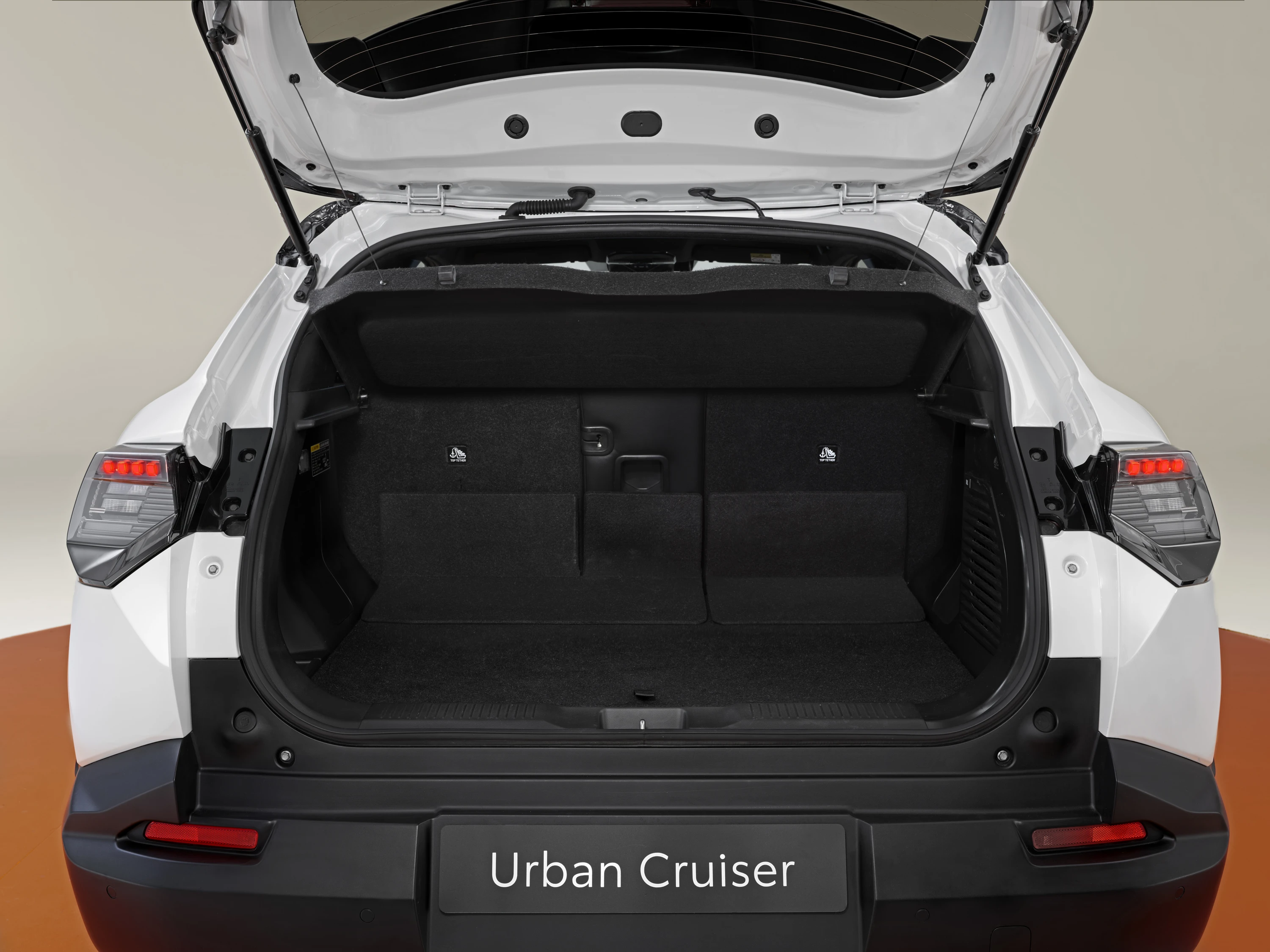 Toyota Urban Cruiser 48.8 kWh FWD trunk view