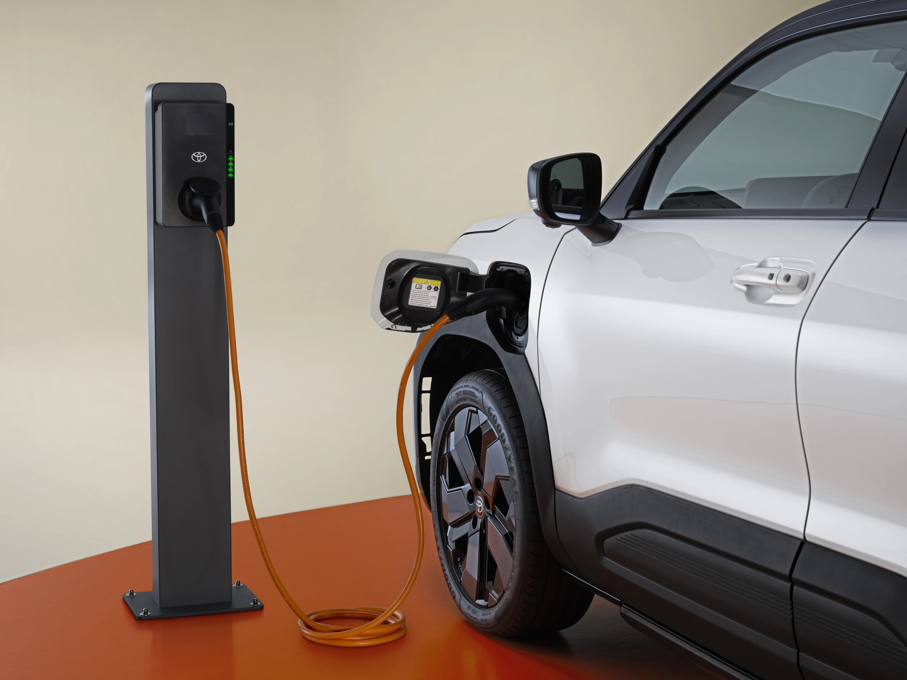 Toyota Urban Cruiser 48.8 kWh FWD charging view