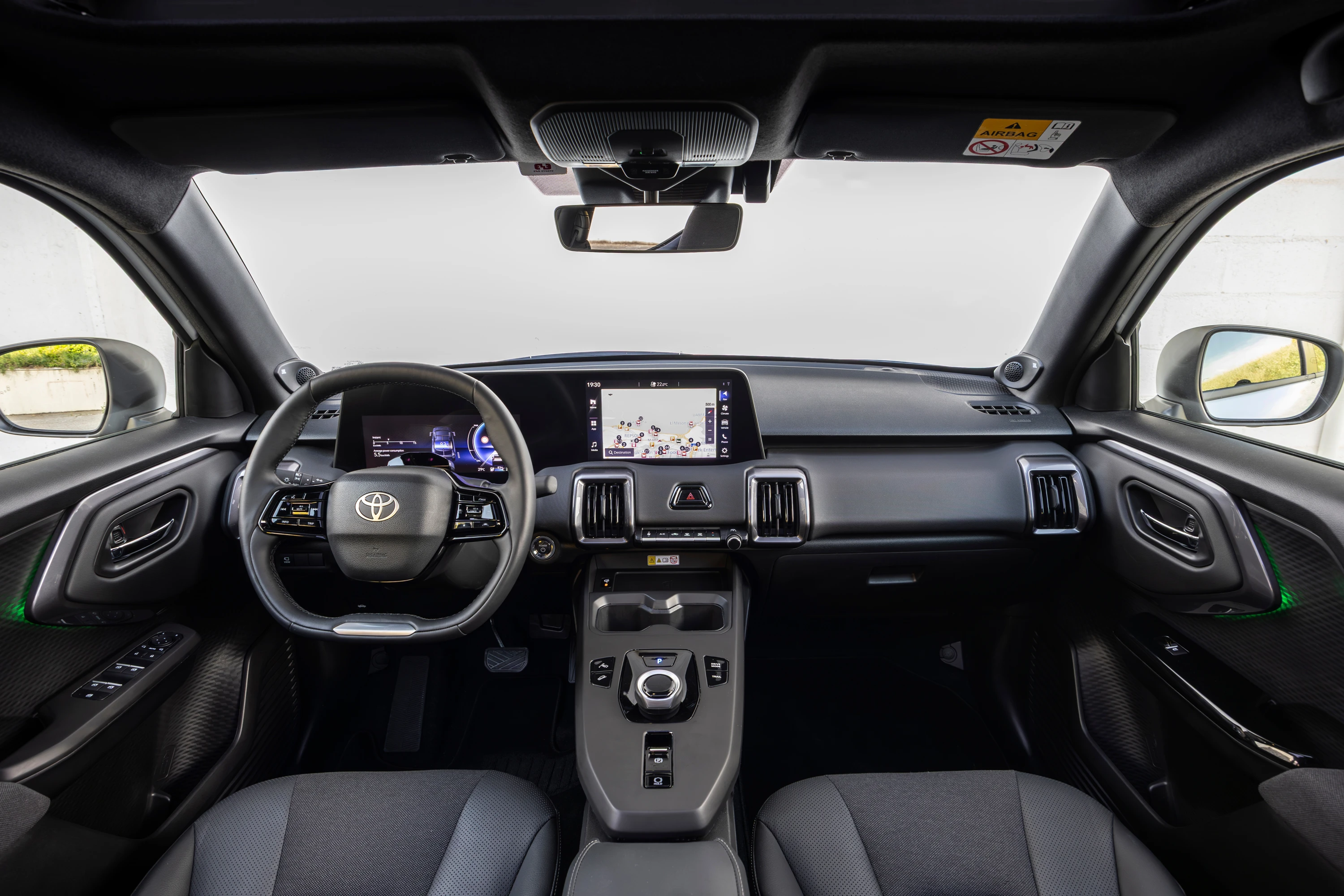 Toyota Urban Cruiser 48.8 kWh FWD interior view