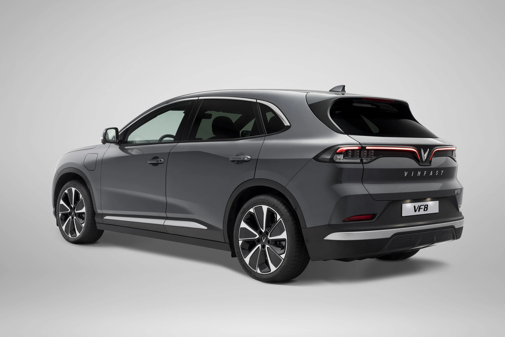 VinFast VF8 Eco exterior view