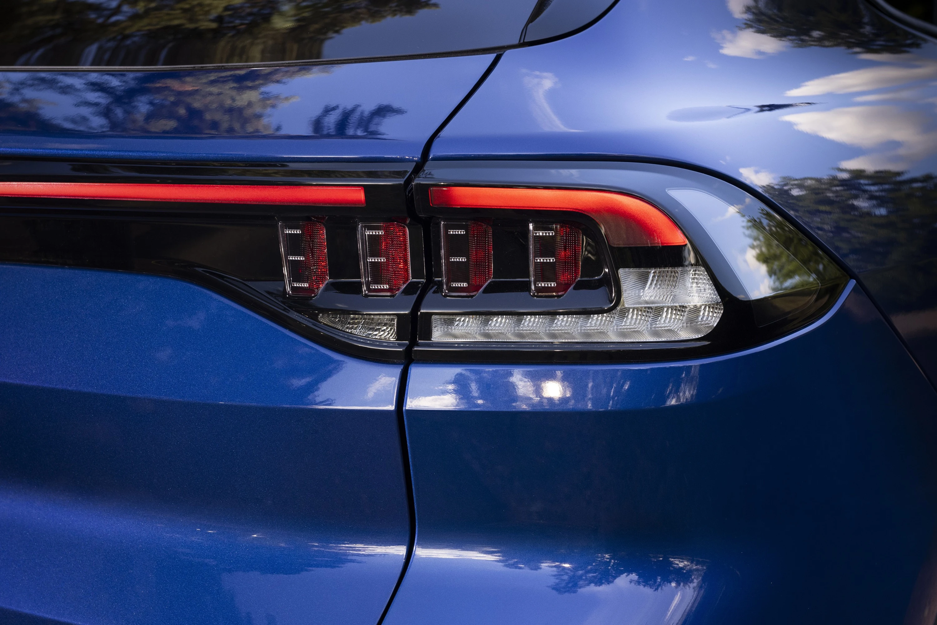 VinFast VF8 Plus rearlights view