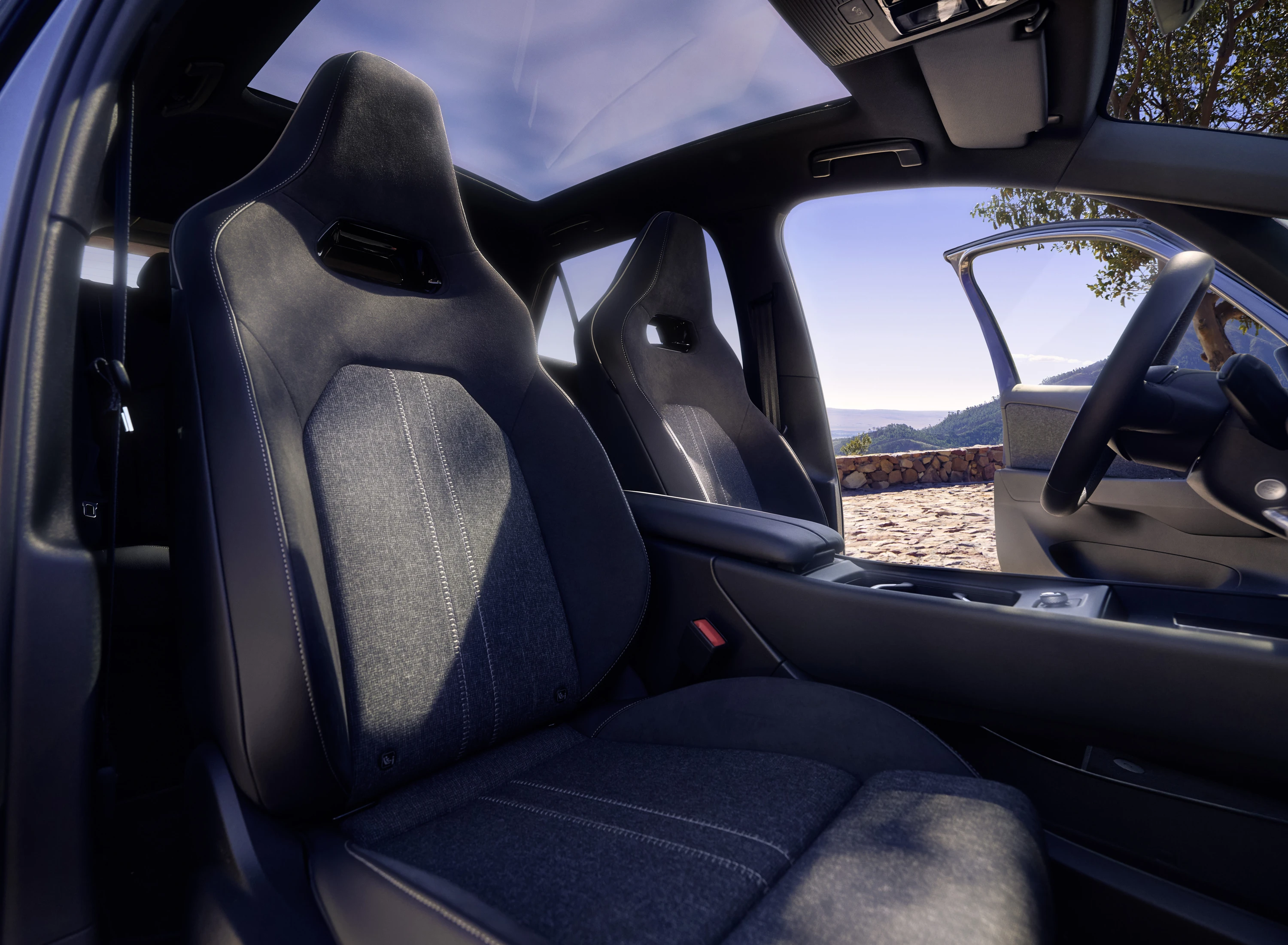 Volkswagen ID.3 Neo 50 kWh frontseats view