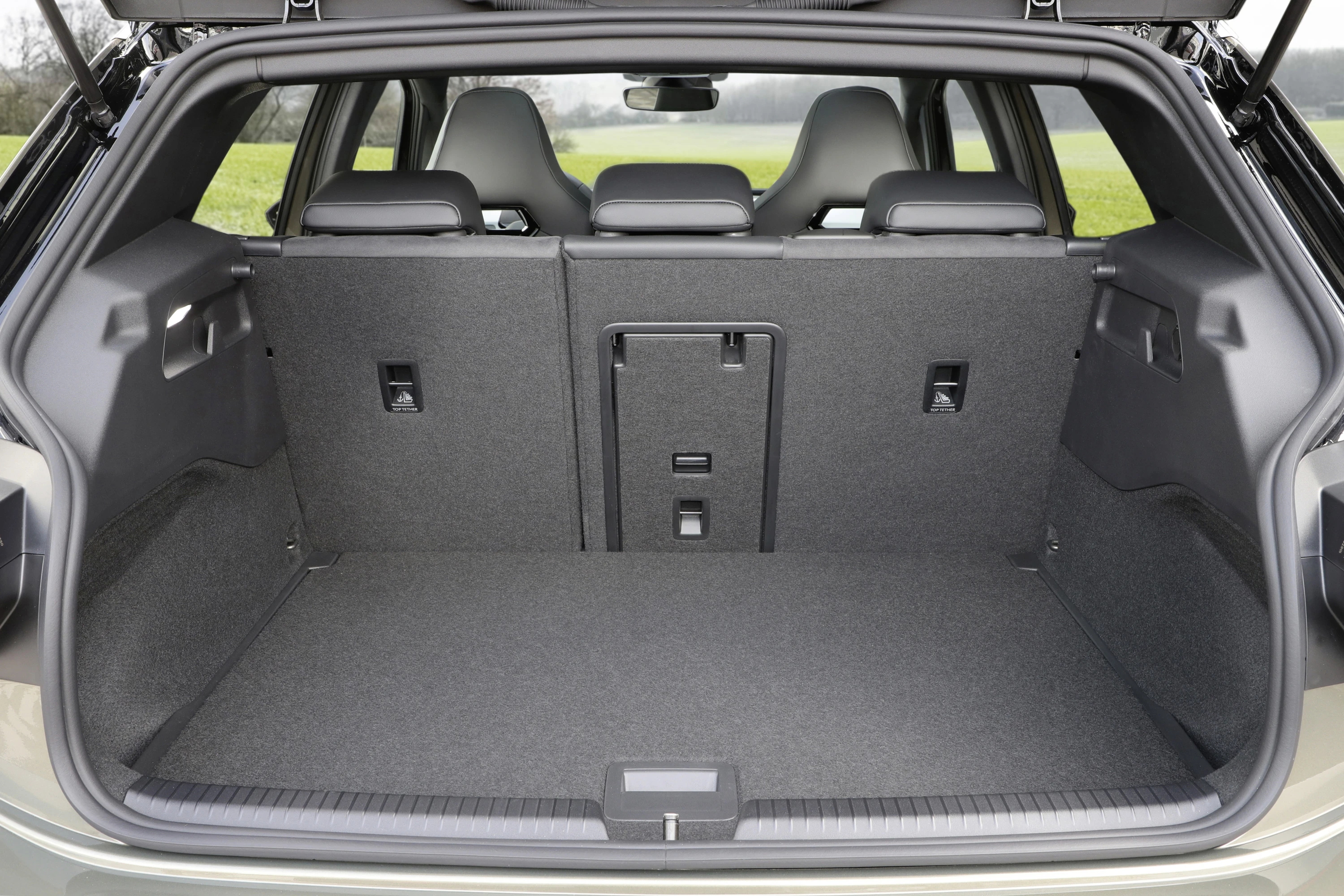 Volkswagen ID.3 Pure trunk view