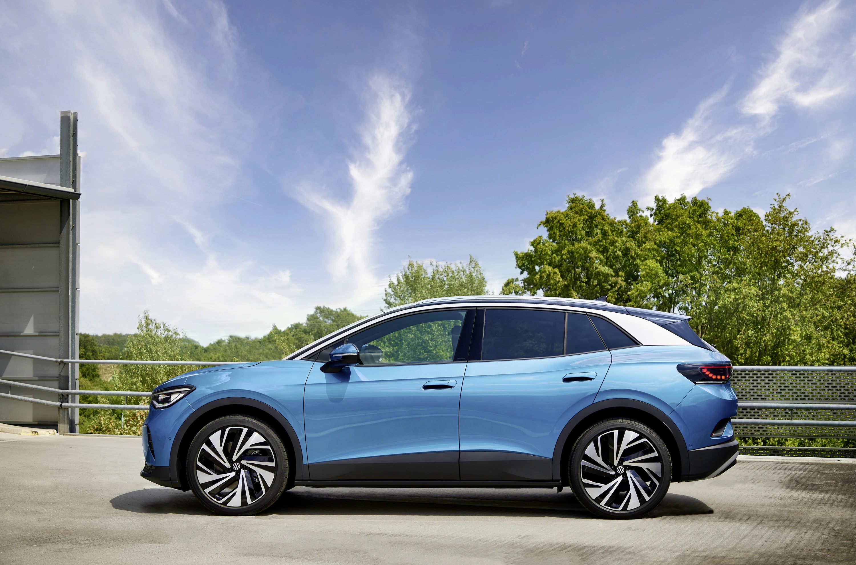 Volkswagen ID.4 Pro 4MOTION exterior view