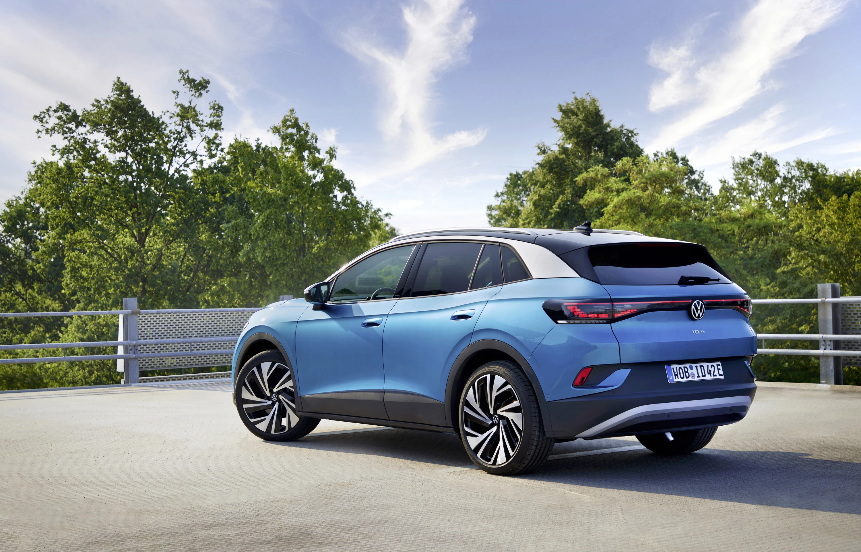 Volkswagen ID.4 Pro 4MOTION exterior view