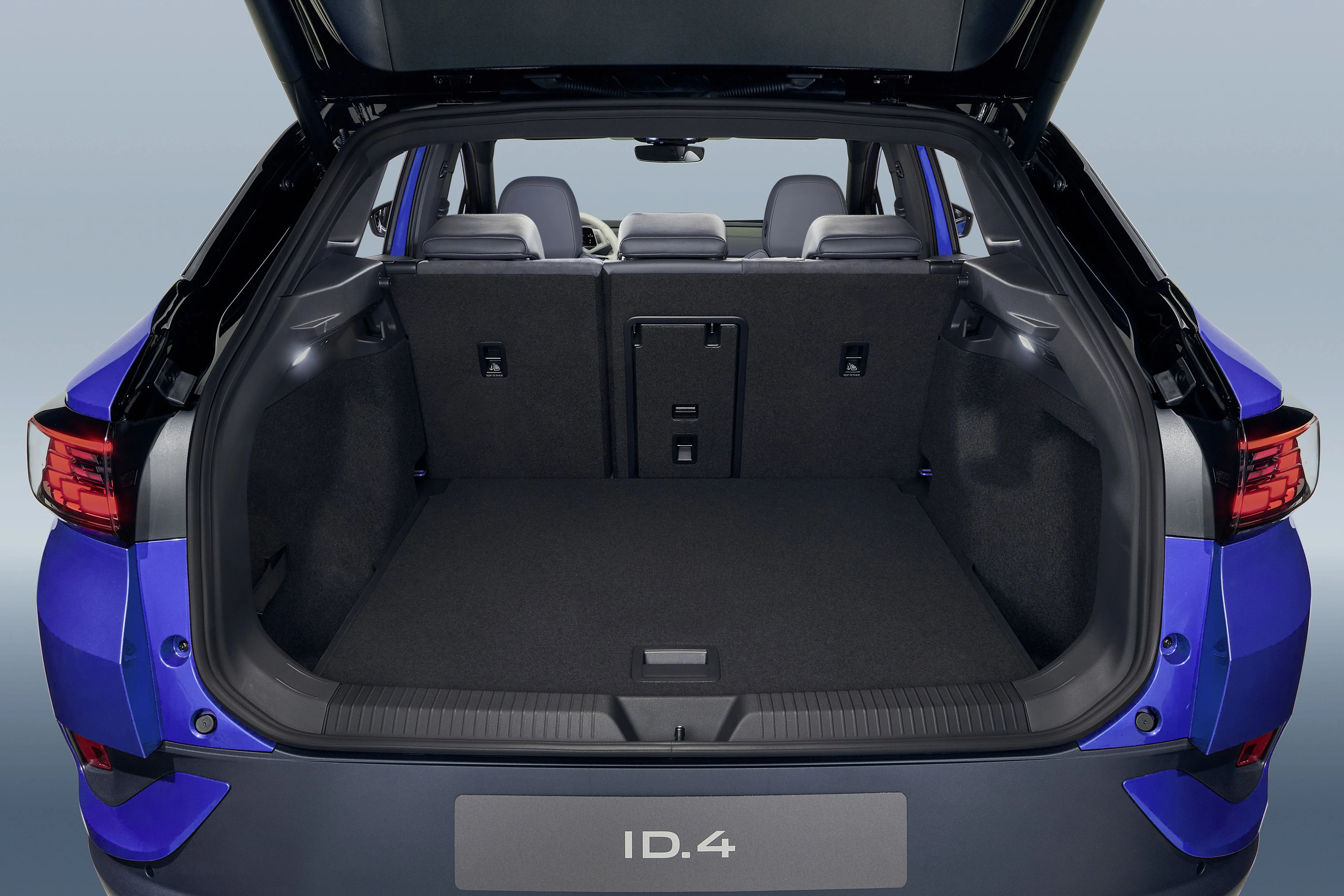 Volkswagen ID.4 Pro 4MOTION trunk view