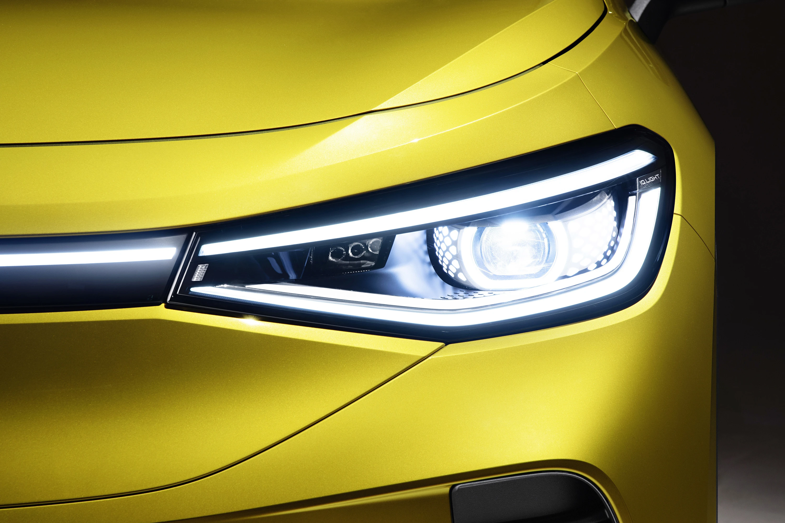 Volkswagen ID.4 Pro (GEN1) headlights view