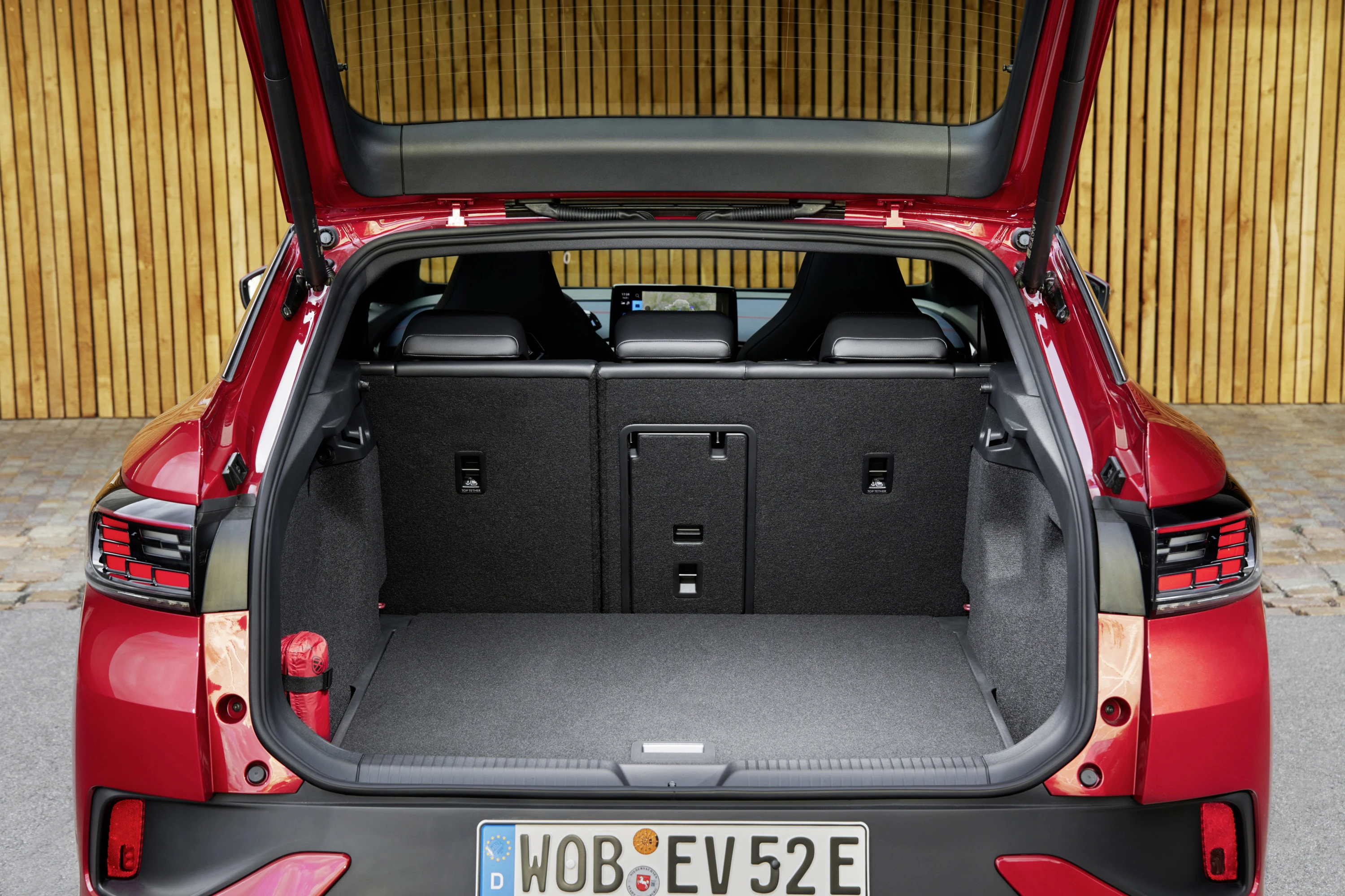 Volkswagen ID.5 GTX 4MOTION (GEN1) trunk view